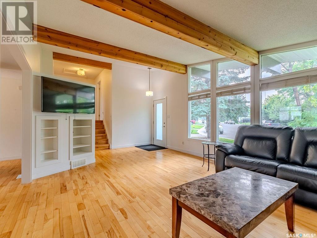 Property at 246 Anderson CRESCENT image 4