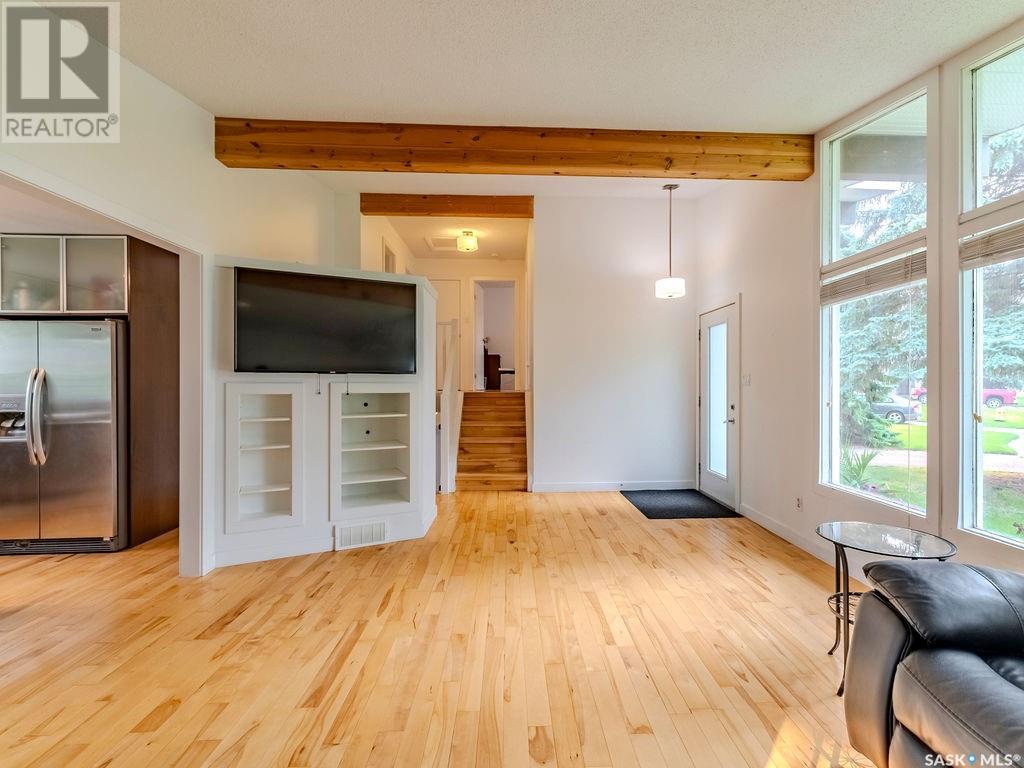 Property at 246 Anderson CRESCENT image 5