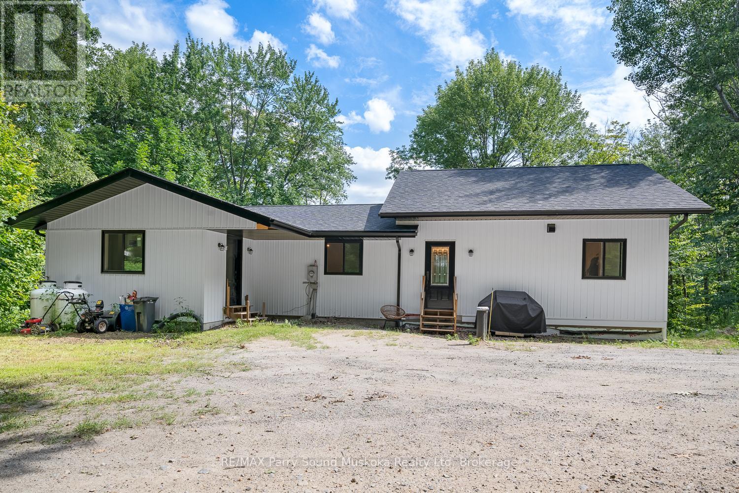 13 Rocky Road, Seguin, Ontario  P2A 0B2 - Photo 11 - X12323092