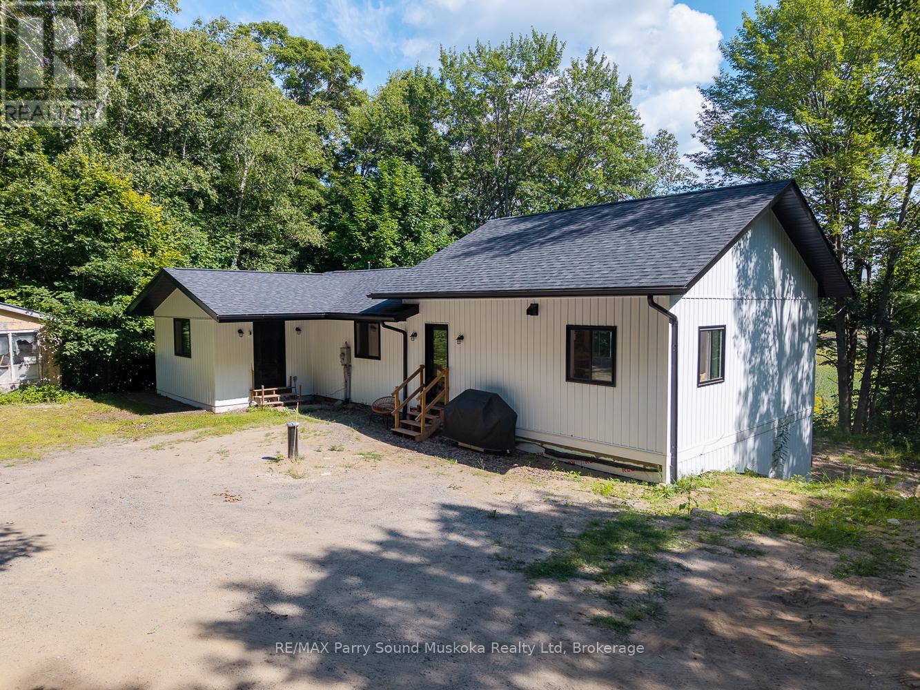 13 Rocky Road, Seguin, Ontario  P2A 0B2 - Photo 12 - X12323092