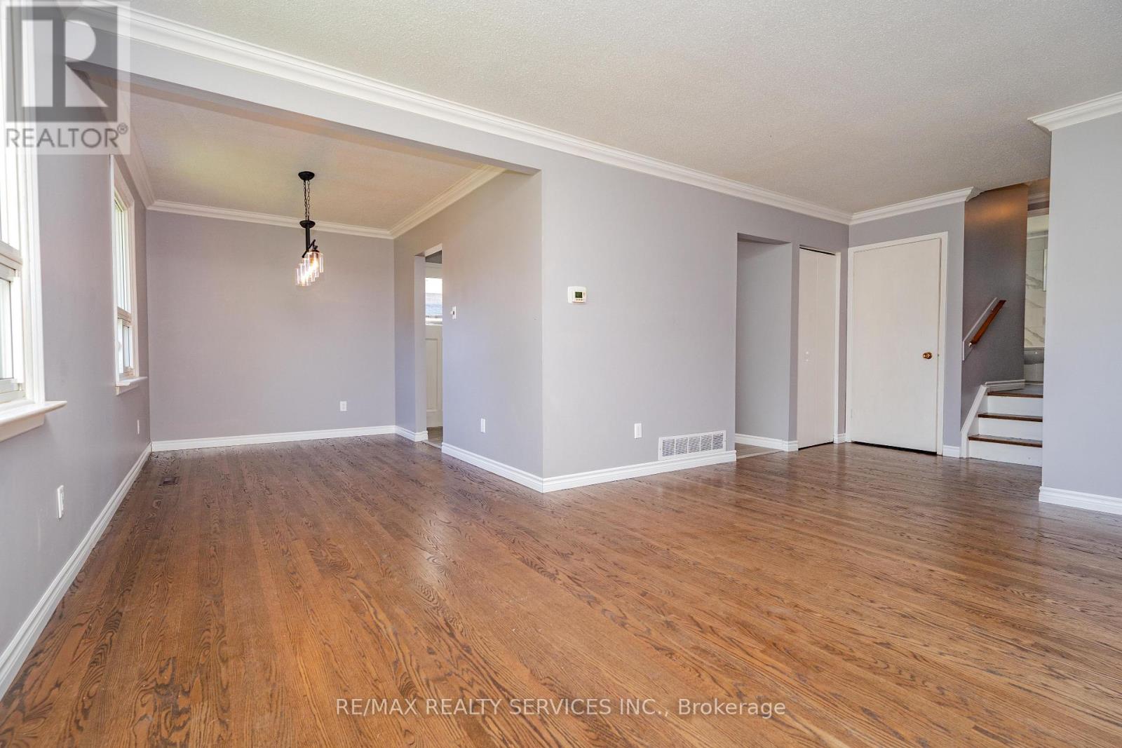 23 Fidelia Crescent, Brampton, Ontario  L6T 3P1 - Photo 10 - W12322586