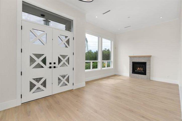 Property at 16685 15A AVENUE image 4