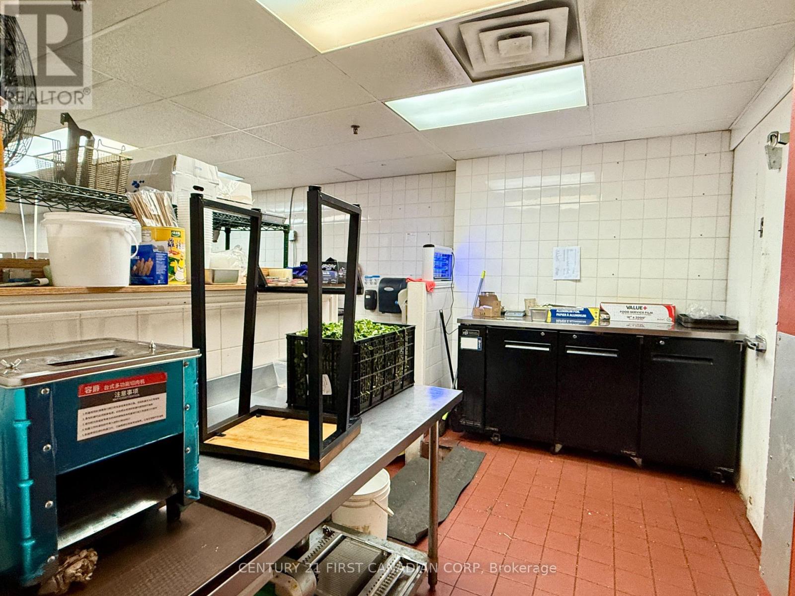 196 Dundas Street, London East, Ontario  N6A 1G7 - Photo 10 - X12323124