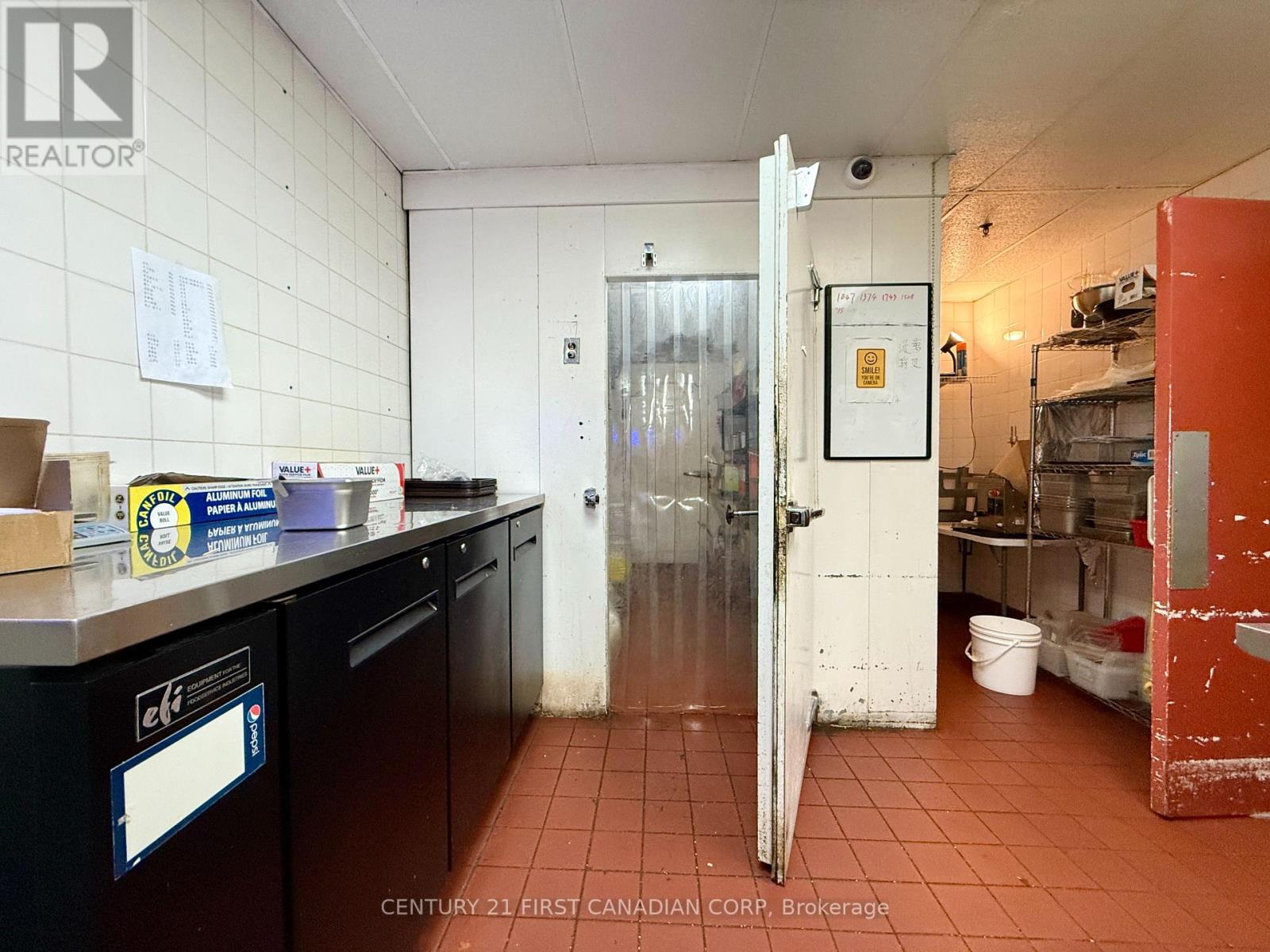 196 Dundas Street, London East, Ontario  N6A 1G7 - Photo 12 - X12323124