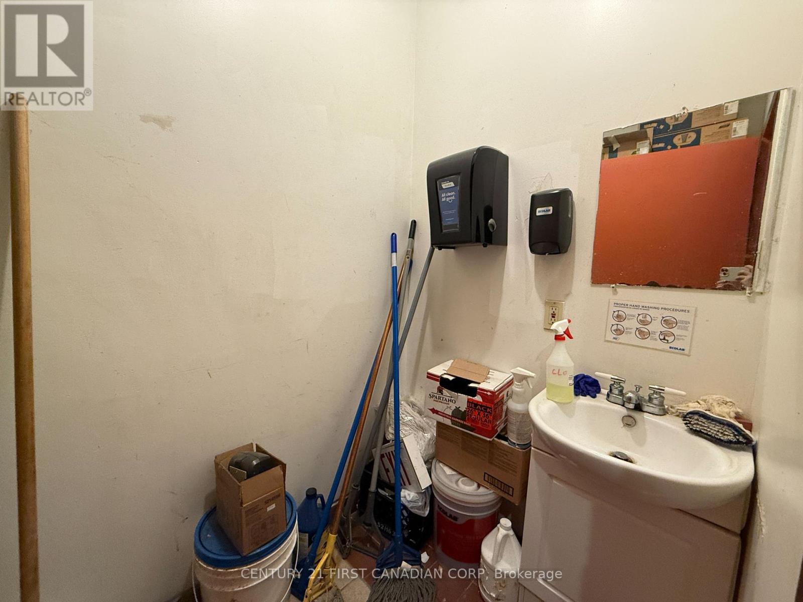 196 Dundas Street, London East, Ontario  N6A 1G7 - Photo 24 - X12323124