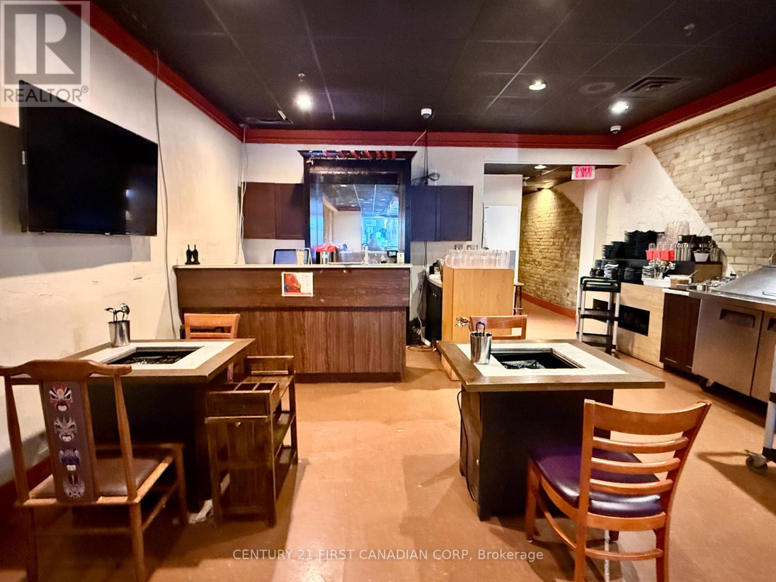 196 Dundas Street, London East, Ontario  N6A 1G7 - Photo 8 - X12323124