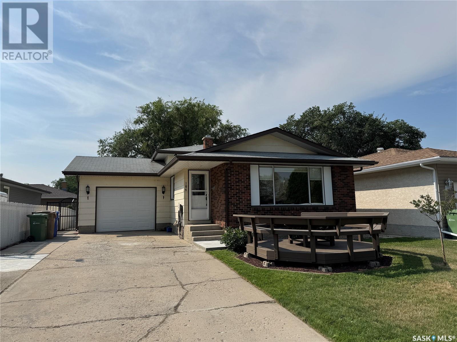 186 Bothwell Crescent, Regina, Saskatchewan  S4R 6E7 - Photo 1 - SK014550