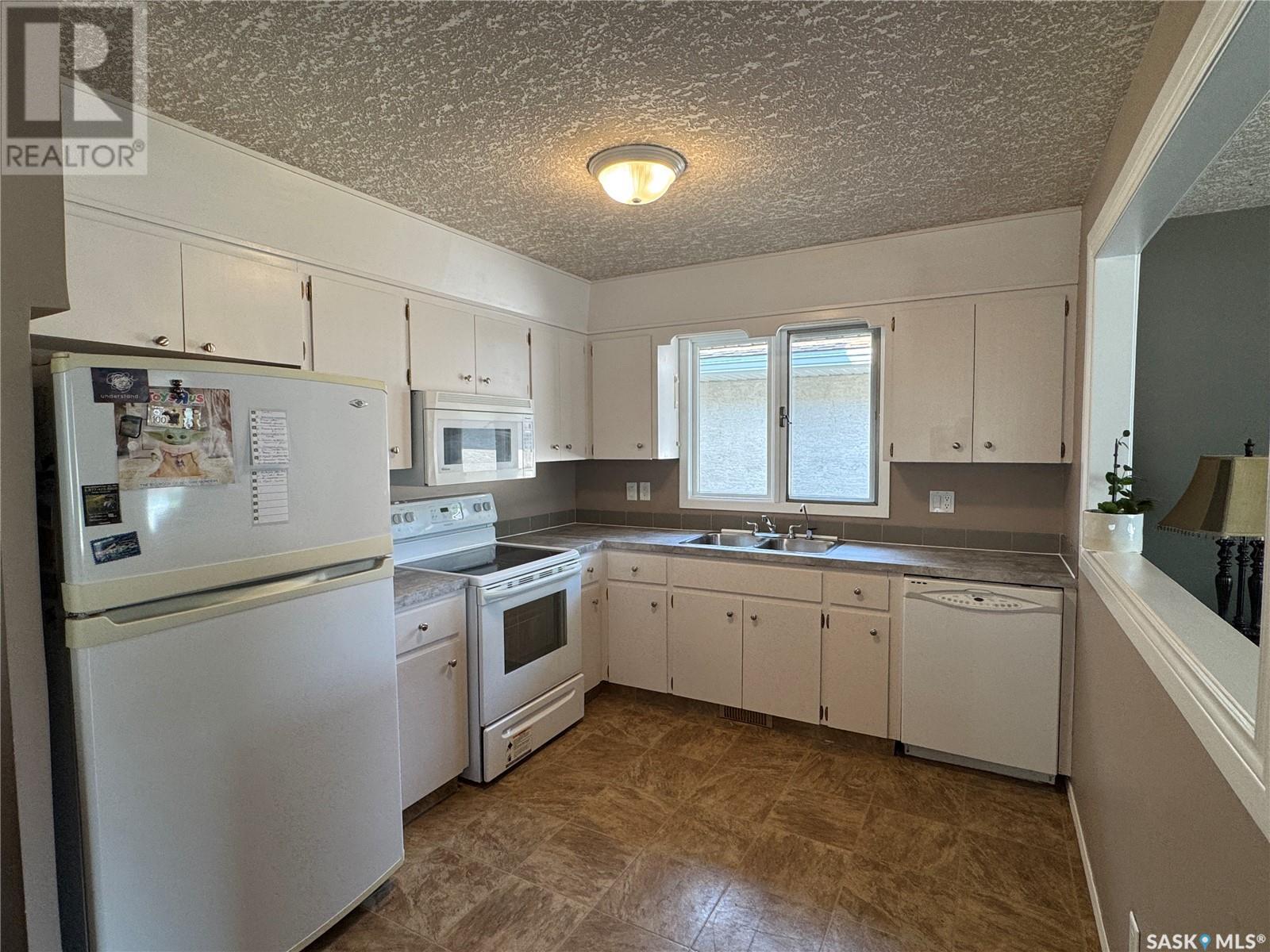 186 Bothwell Crescent, Regina, Saskatchewan  S4R 6E7 - Photo 8 - SK014550