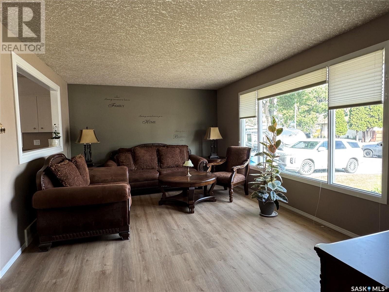 186 Bothwell Crescent, Regina, Saskatchewan  S4R 6E7 - Photo 7 - SK014550