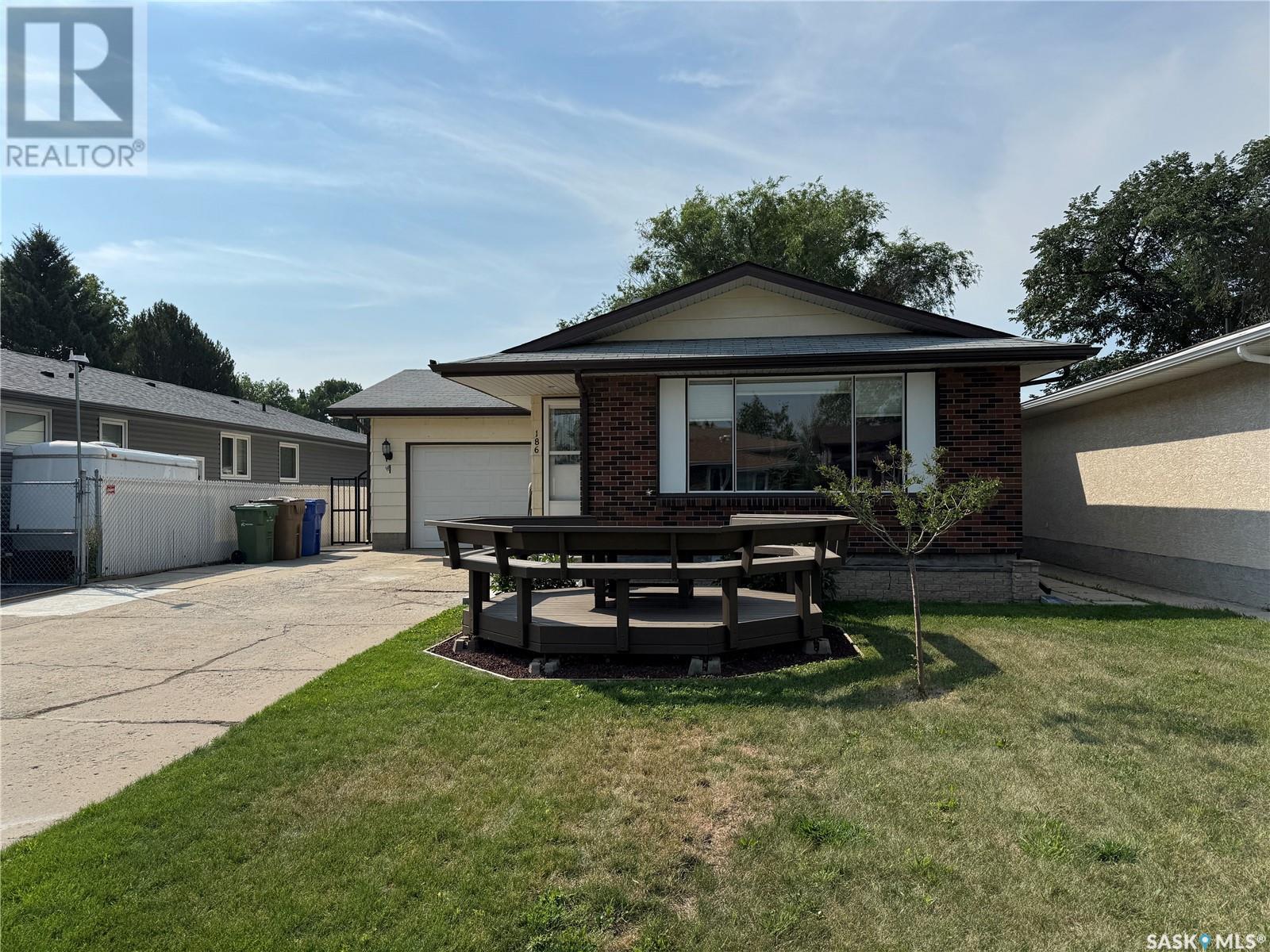 186 Bothwell Crescent, Regina, Saskatchewan  S4R 6E7 - Photo 2 - SK014550