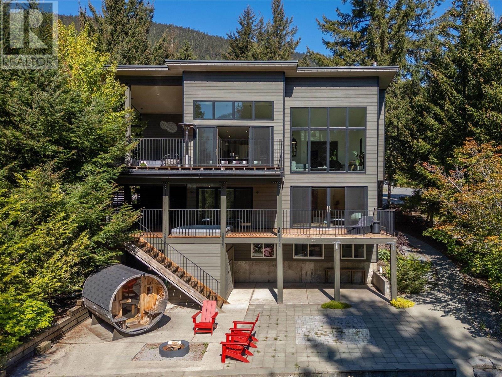 8476 MATTERHORN DRIVE, Whistler, British Columbia