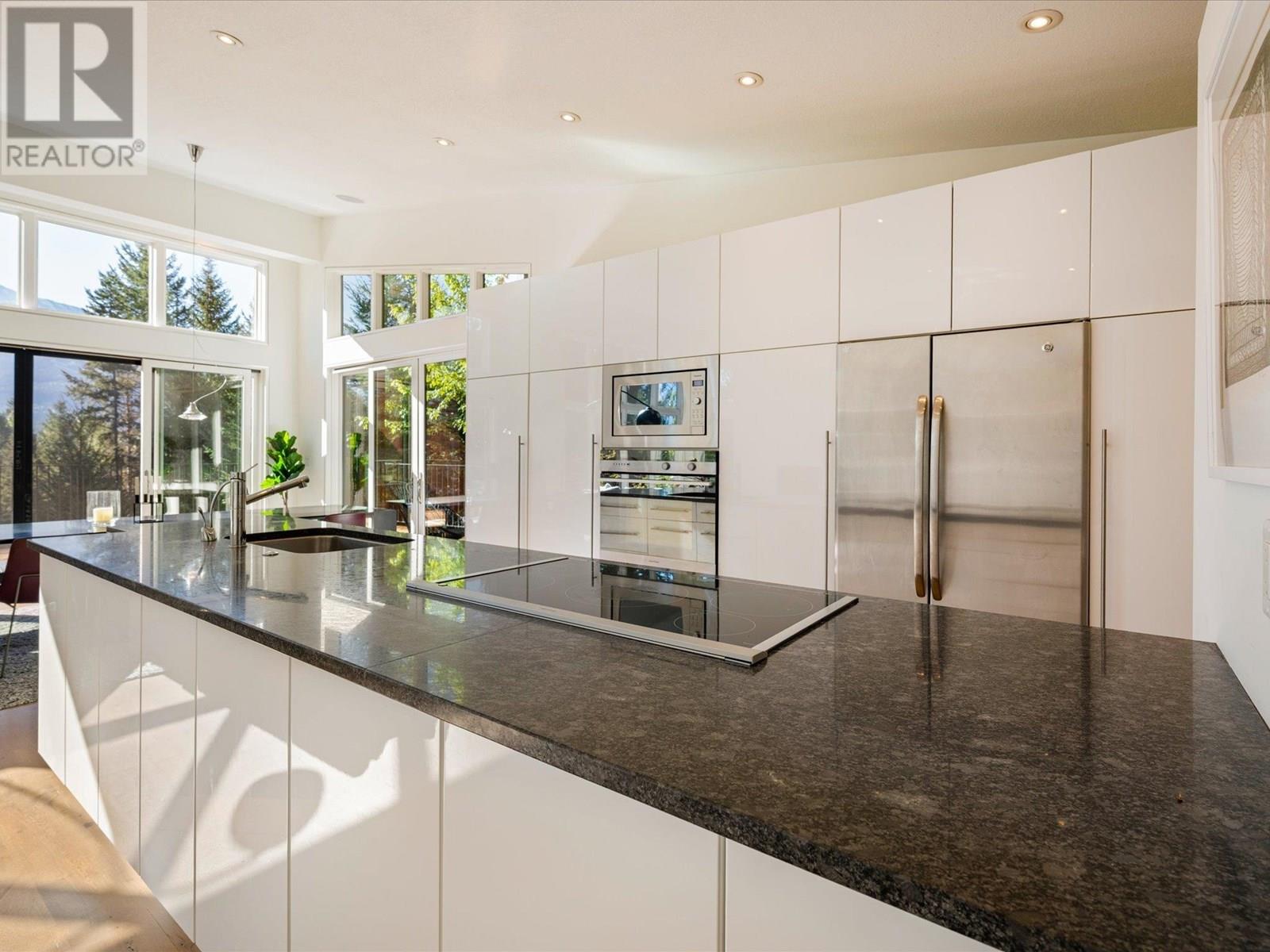 8476 Matterhorn Drive, Whistler, British Columbia  V8E 0G1 - Photo 12 - R3033207