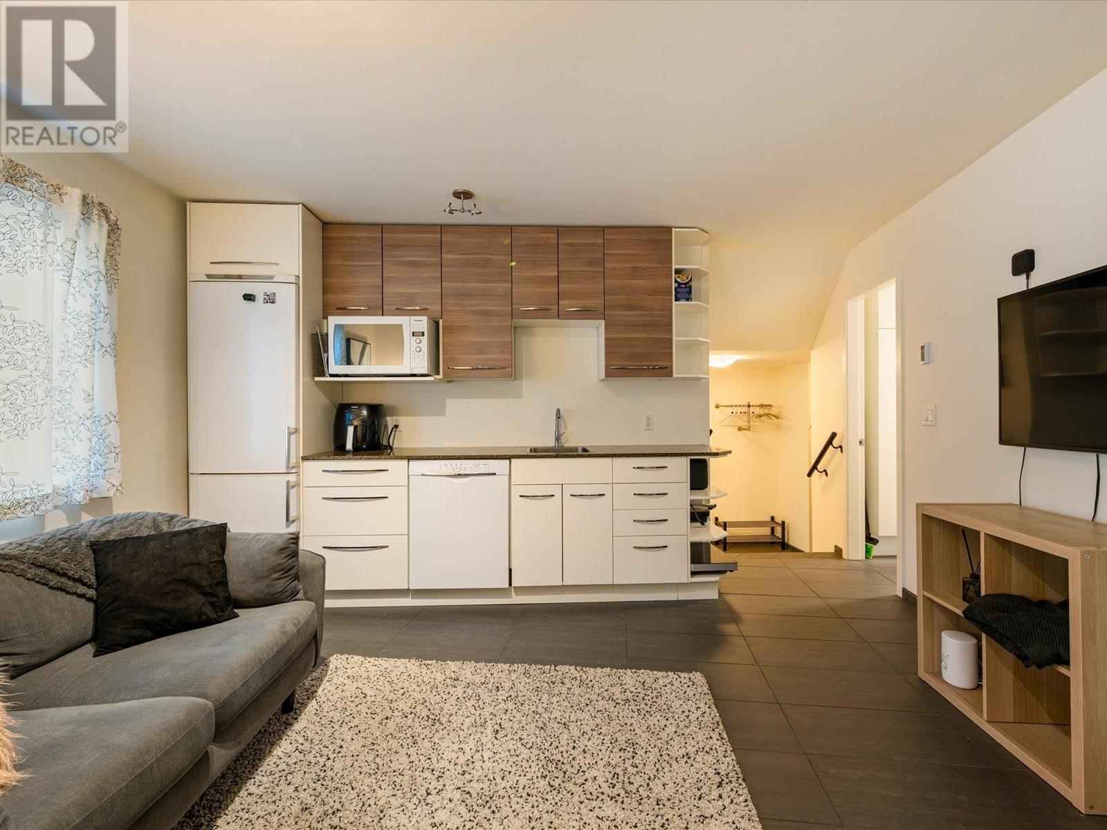 8476 Matterhorn Drive, Whistler, British Columbia  V8E 0G1 - Photo 26 - R3033207