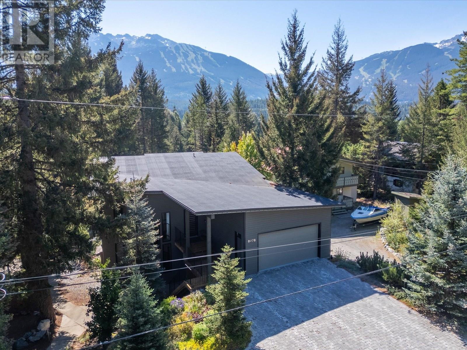 8476 Matterhorn Drive, Whistler, British Columbia  V8E 0G1 - Photo 4 - R3033207
