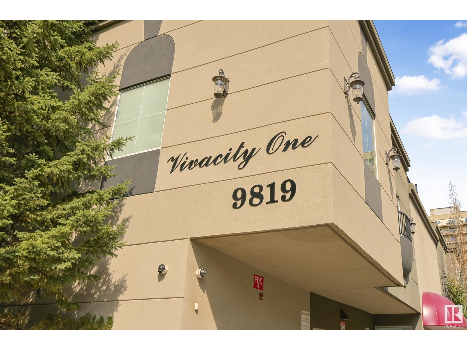 #504 9819 104 St Nw, Edmonton, Alberta  T5K 0Y8 - Photo 3 - E4446331