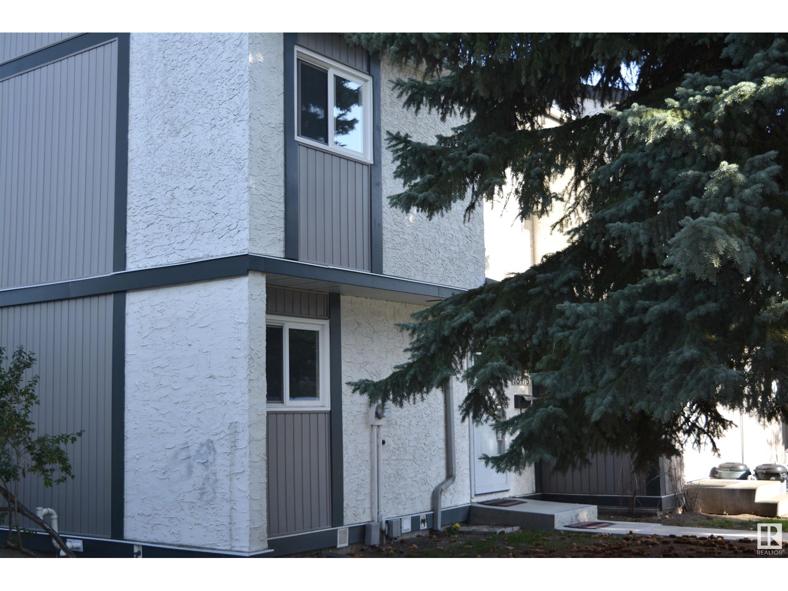 Property at 18418 62B AV NW image 3