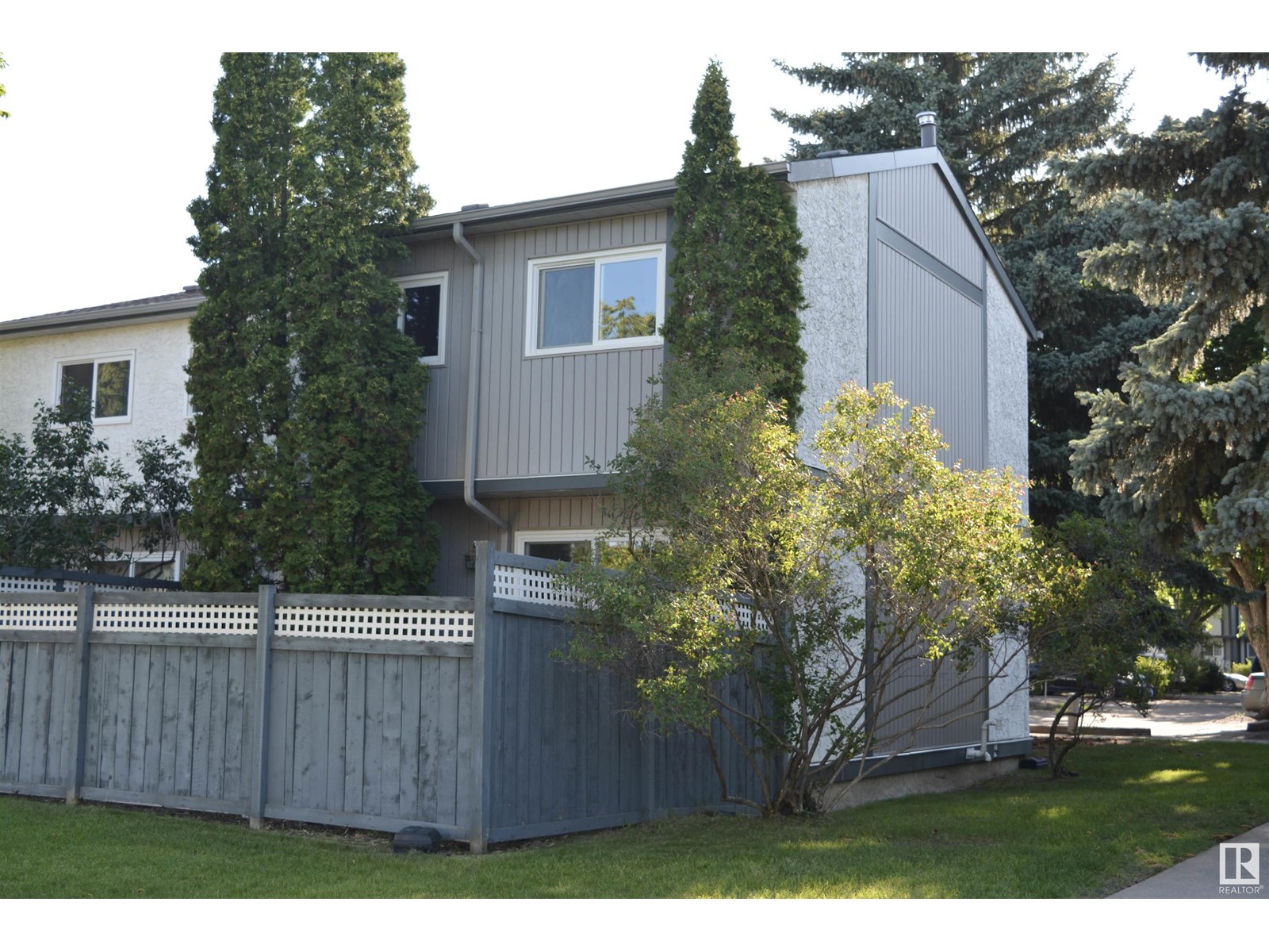 Property at 18418 62B AV NW image 4