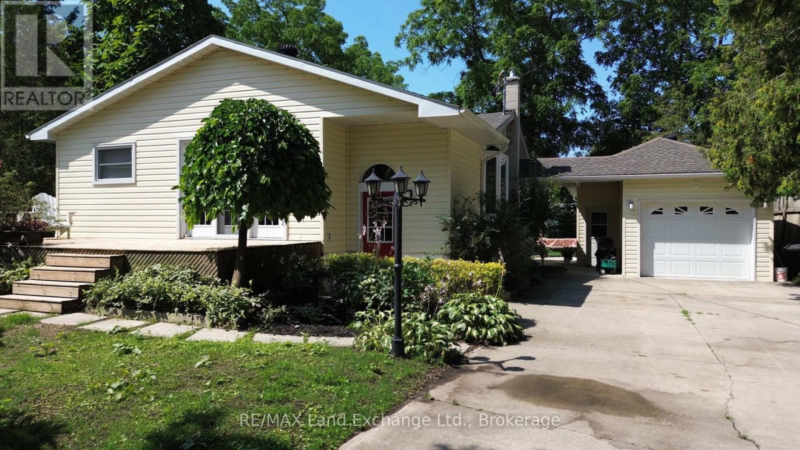 213 Huron Rd, R. R. #1 Road, Huron-Kinloss, Ontario  N2Z 2X3 - Photo 2 - X12322996