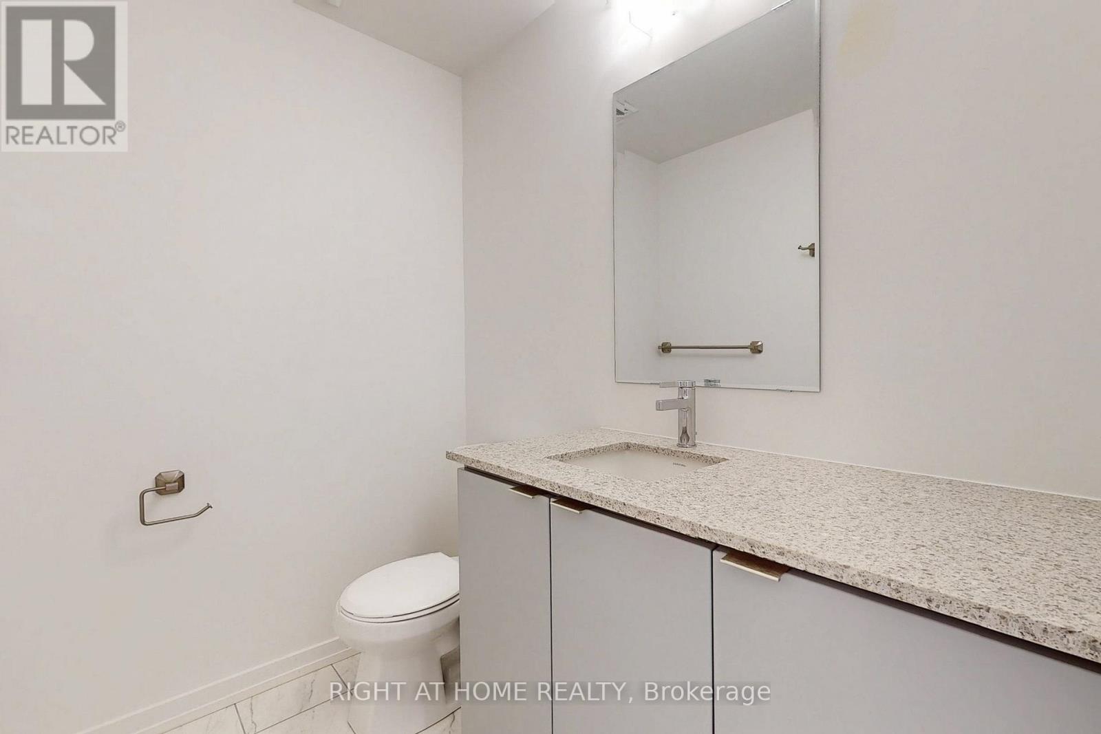 4 - 17 Lytham Green Circle, Newmarket, Ontario  L3Y 0H4 - Photo 14 - N12320052
