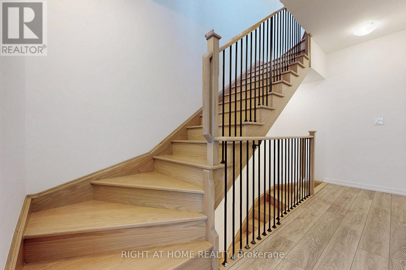 4 - 17 Lytham Green Circle, Newmarket, Ontario  L3Y 0H4 - Photo 16 - N12320052