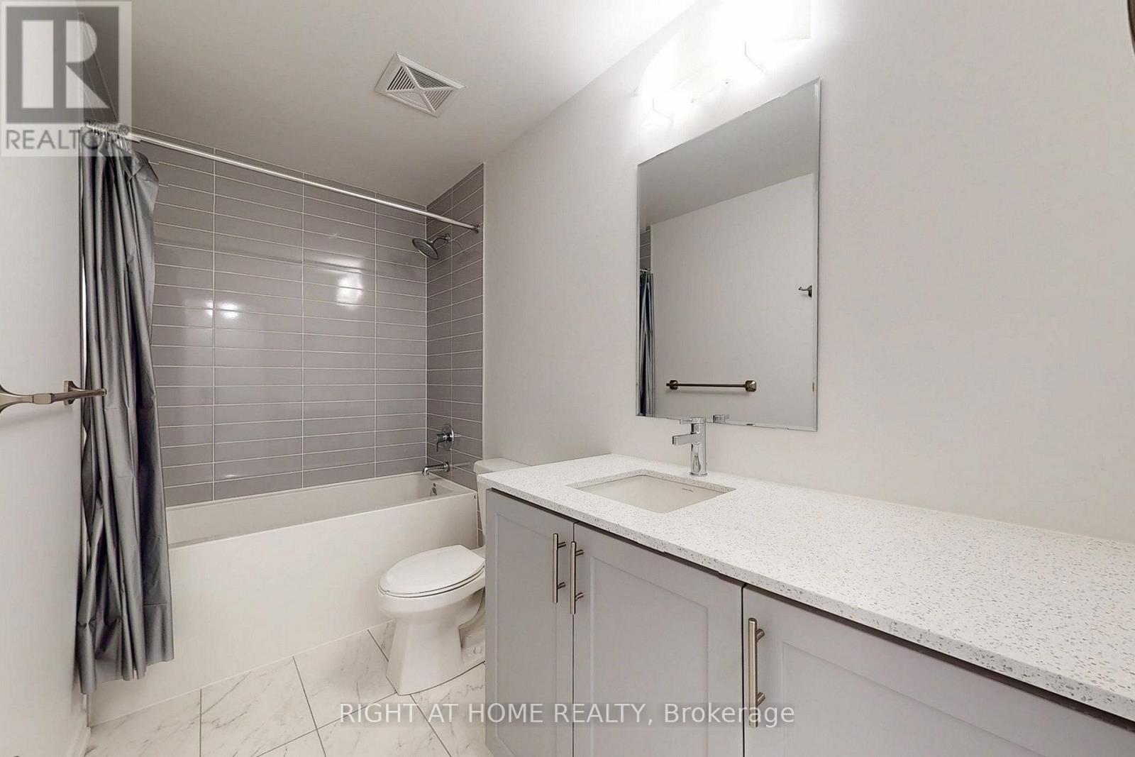 4 - 17 Lytham Green Circle, Newmarket, Ontario  L3Y 0H4 - Photo 24 - N12320052