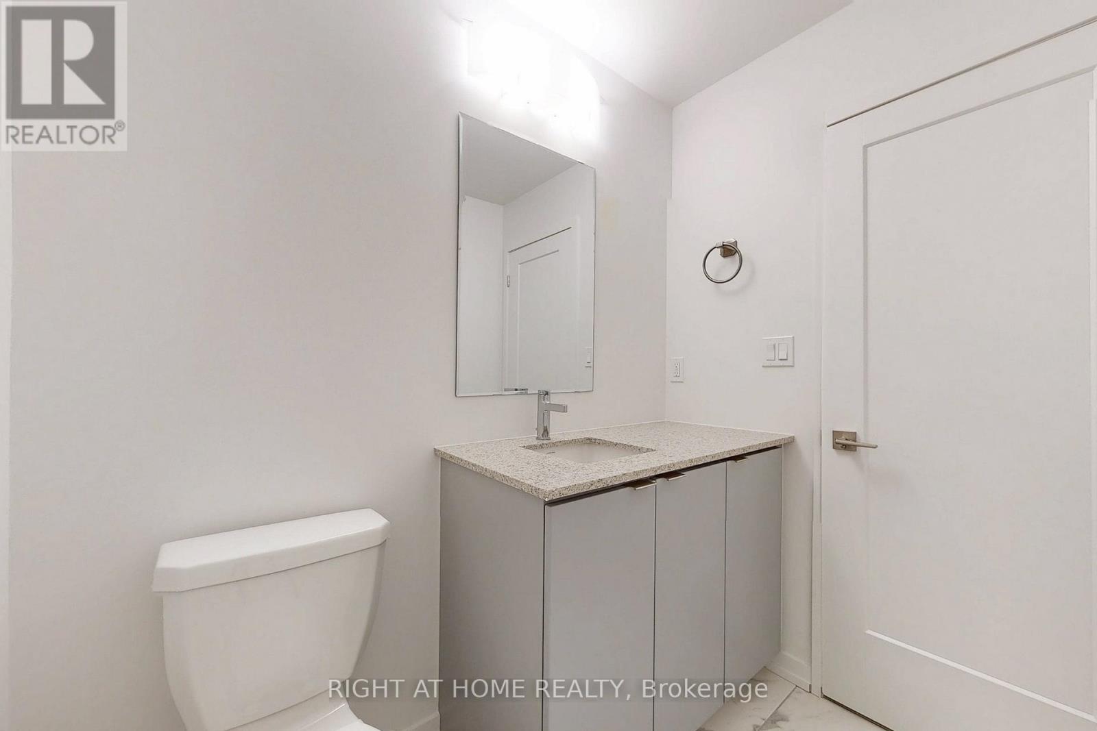 4 - 17 Lytham Green Circle, Newmarket, Ontario  L3Y 0H4 - Photo 15 - N12320052