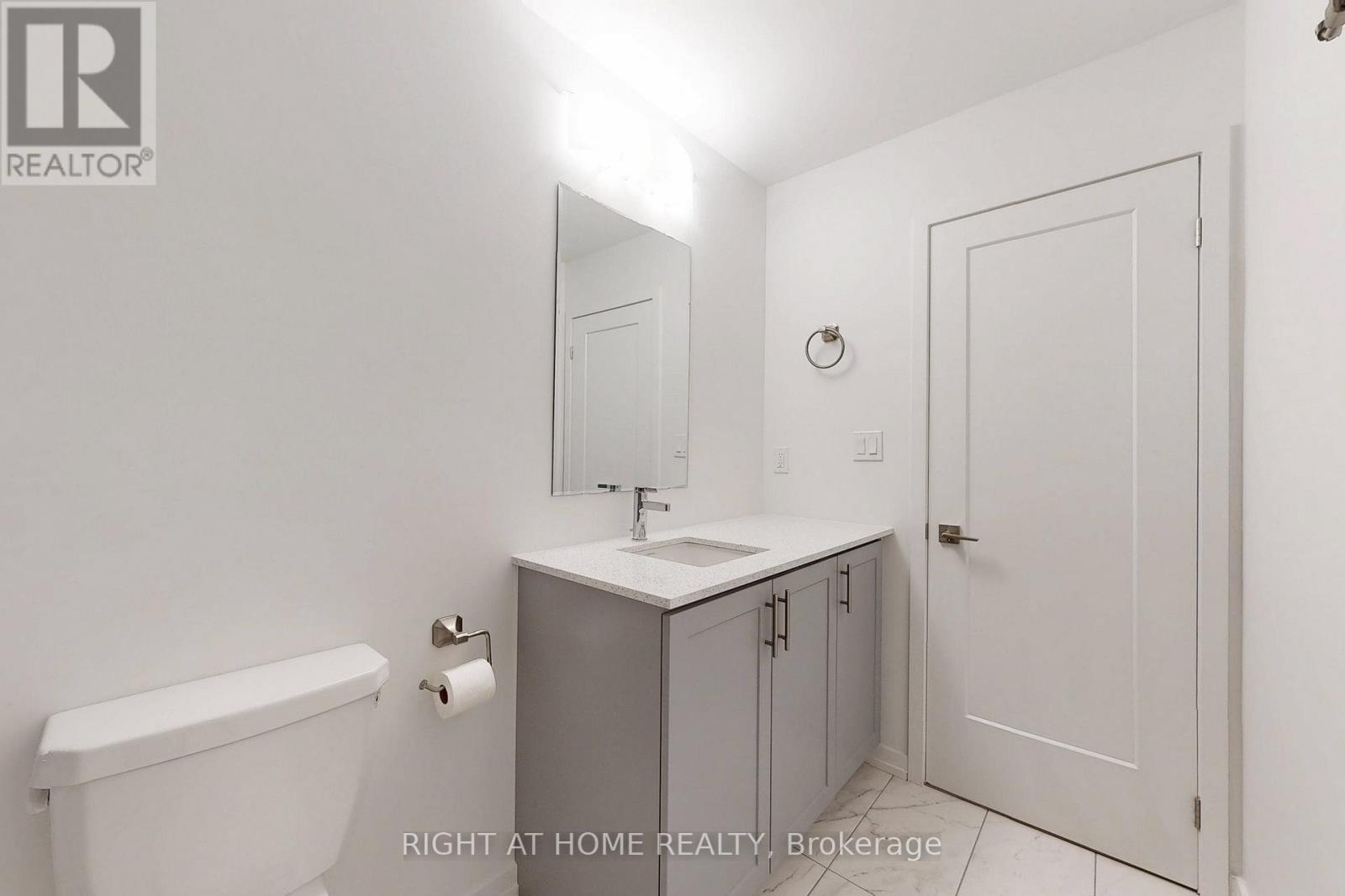 4 - 17 Lytham Green Circle, Newmarket, Ontario  L3Y 0H4 - Photo 25 - N12320052