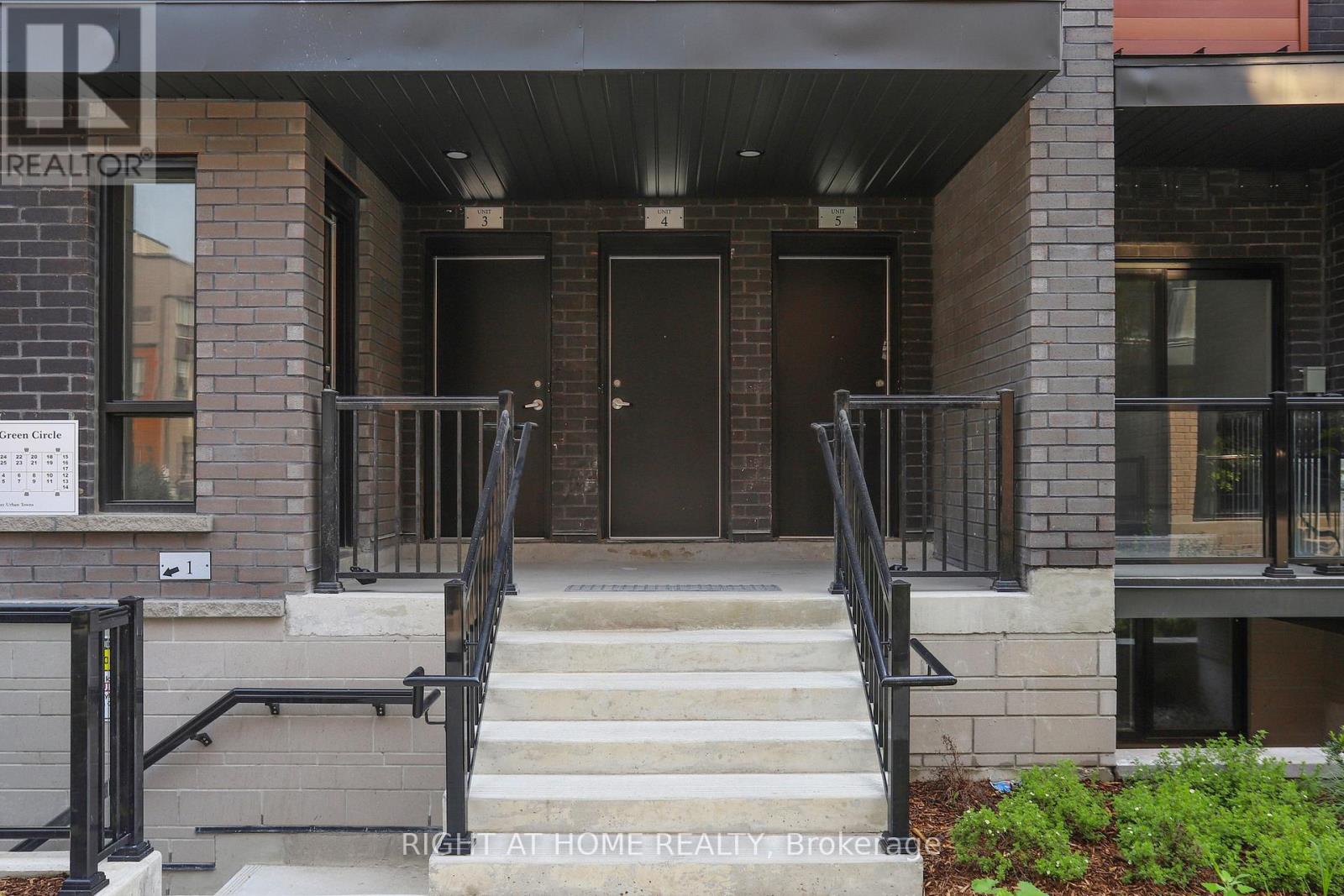 4 - 17 Lytham Green Circle, Newmarket, Ontario  L3Y 0H4 - Photo 5 - N12320052