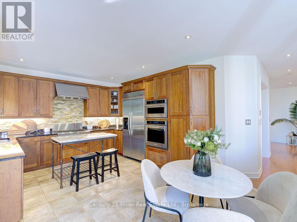 2301 Hertfordshire Way, Oakville, Ontario  L6H 7M5 - Photo 23 - W12293125