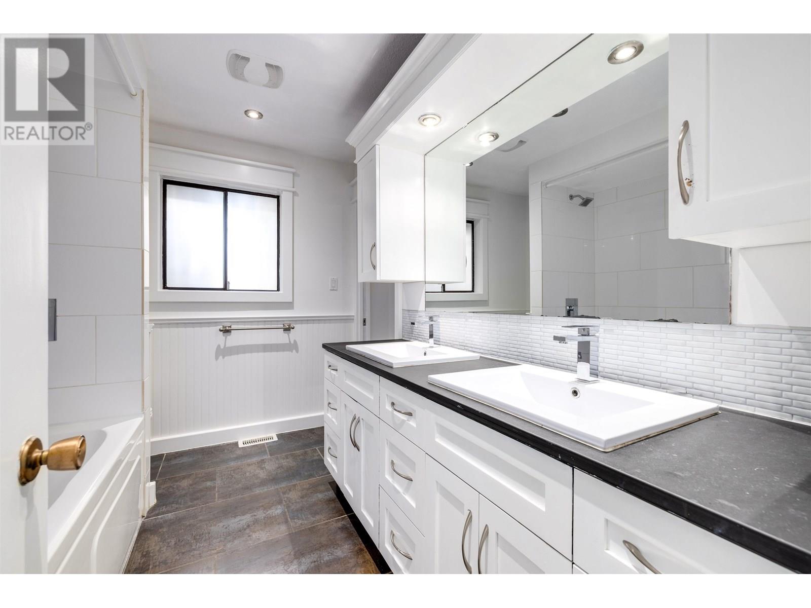 4755 Cove Cliff Road, North Vancouver, British Columbia V7G 1H8 - Photo 19 - R3031901