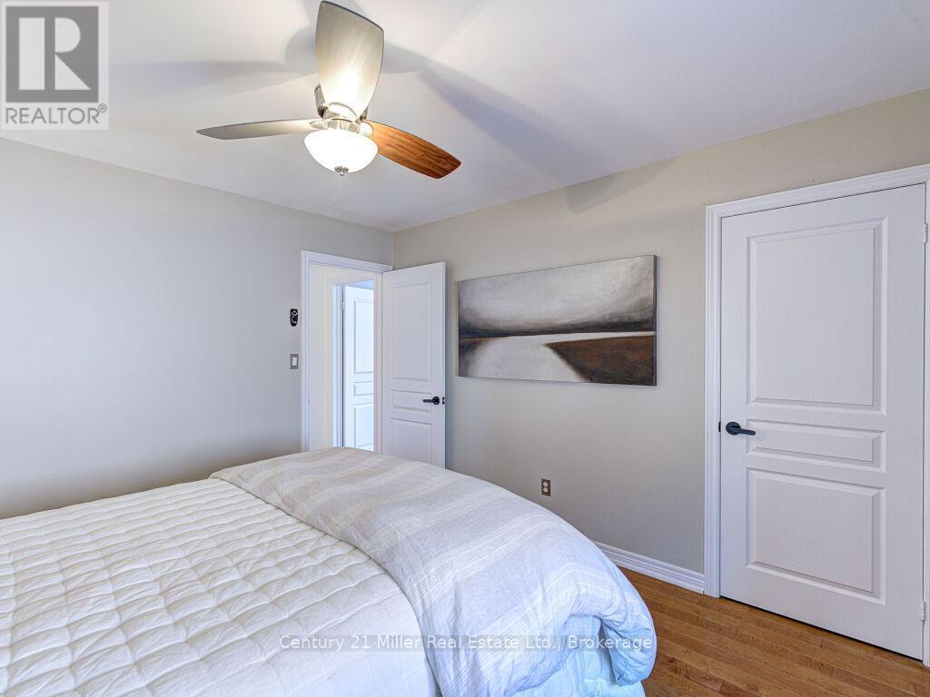 2301 Hertfordshire Way, Oakville, Ontario  L6H 7M5 - Photo 38 - W12293125