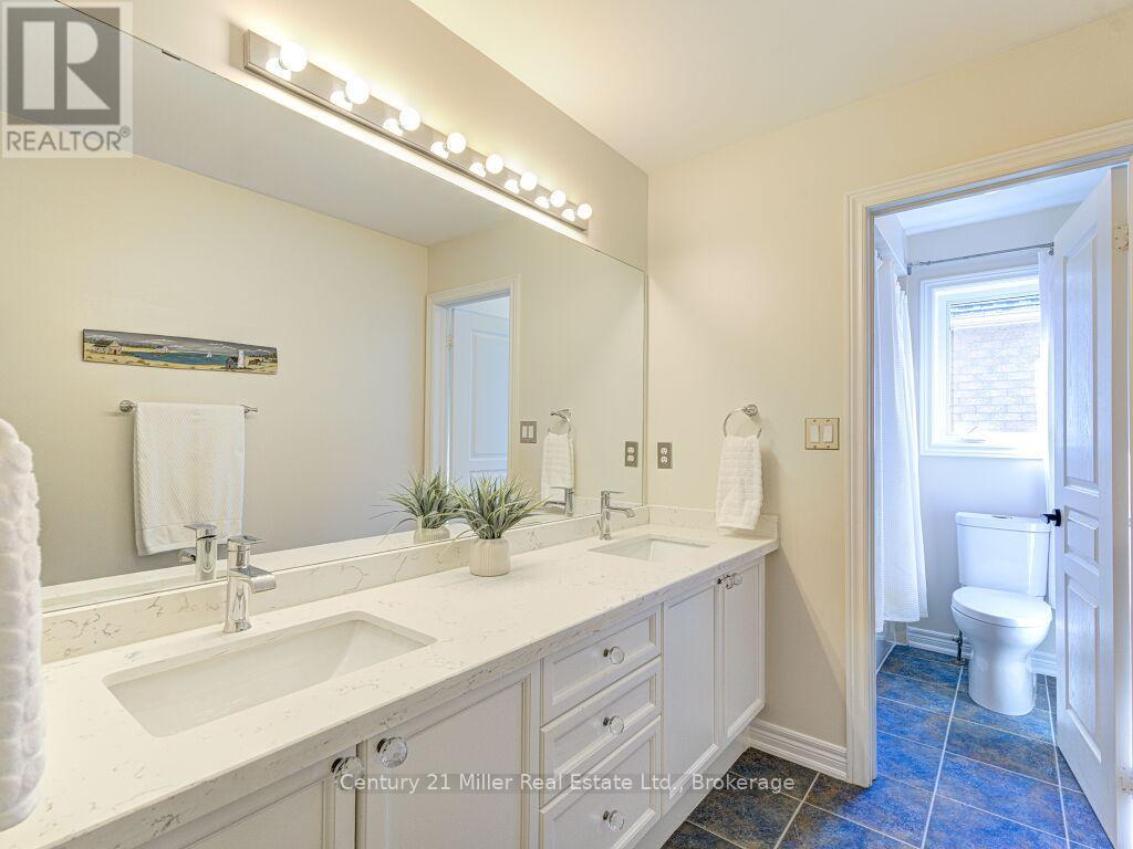 2301 Hertfordshire Way, Oakville, Ontario  L6H 7M5 - Photo 41 - W12293125