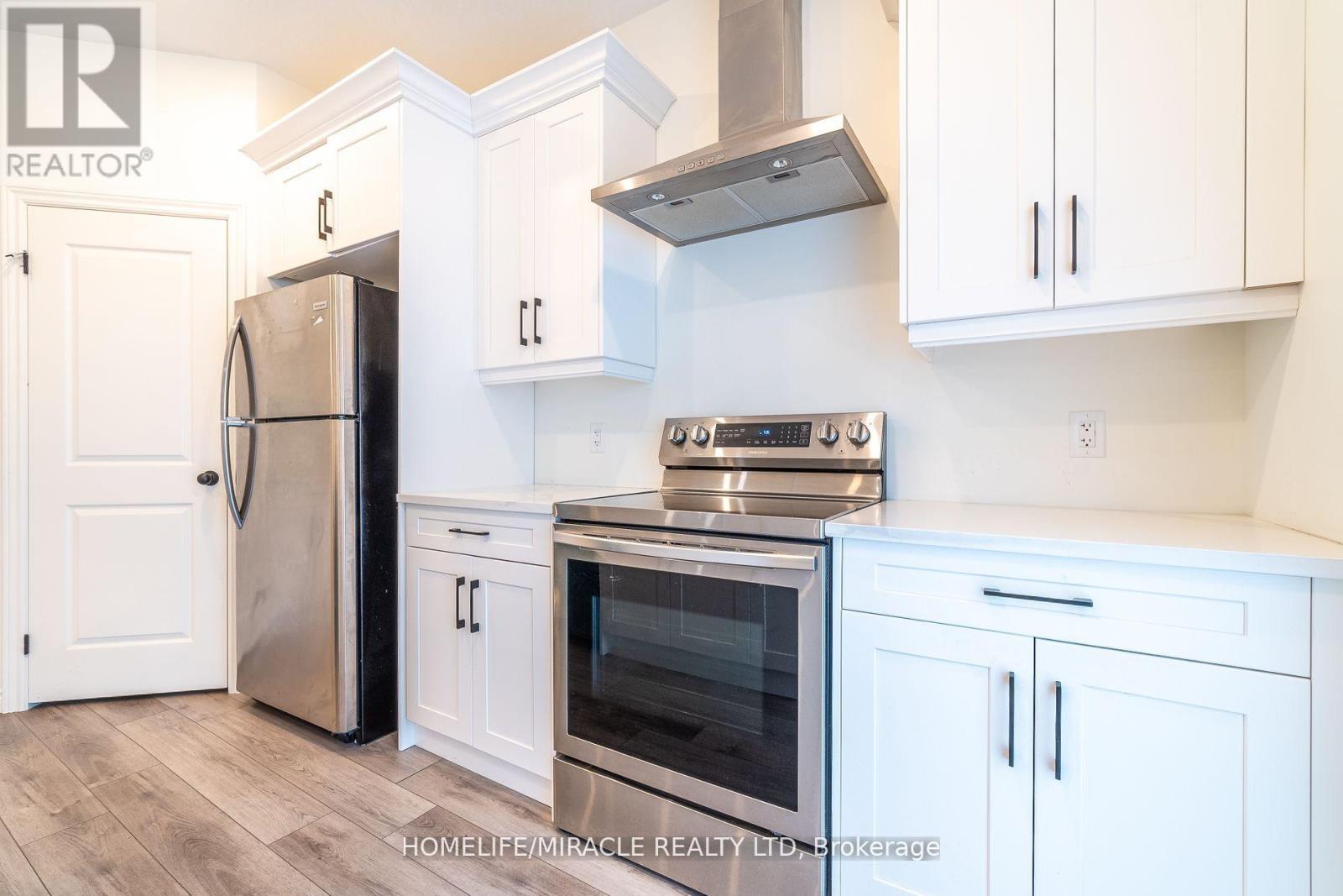 298 Middleton Avenue, London South, Ontario  N6L 0E9 - Photo 10 - X12323208