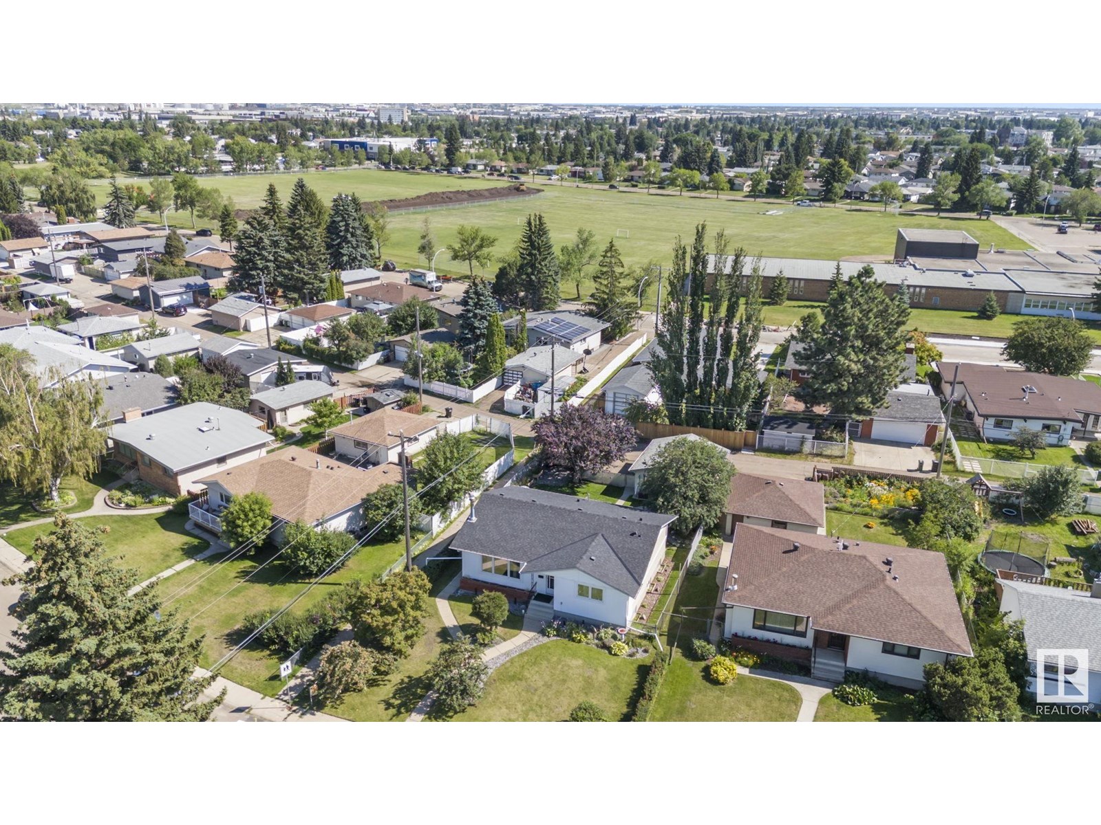 Property at 6607 94A AV NW image 4