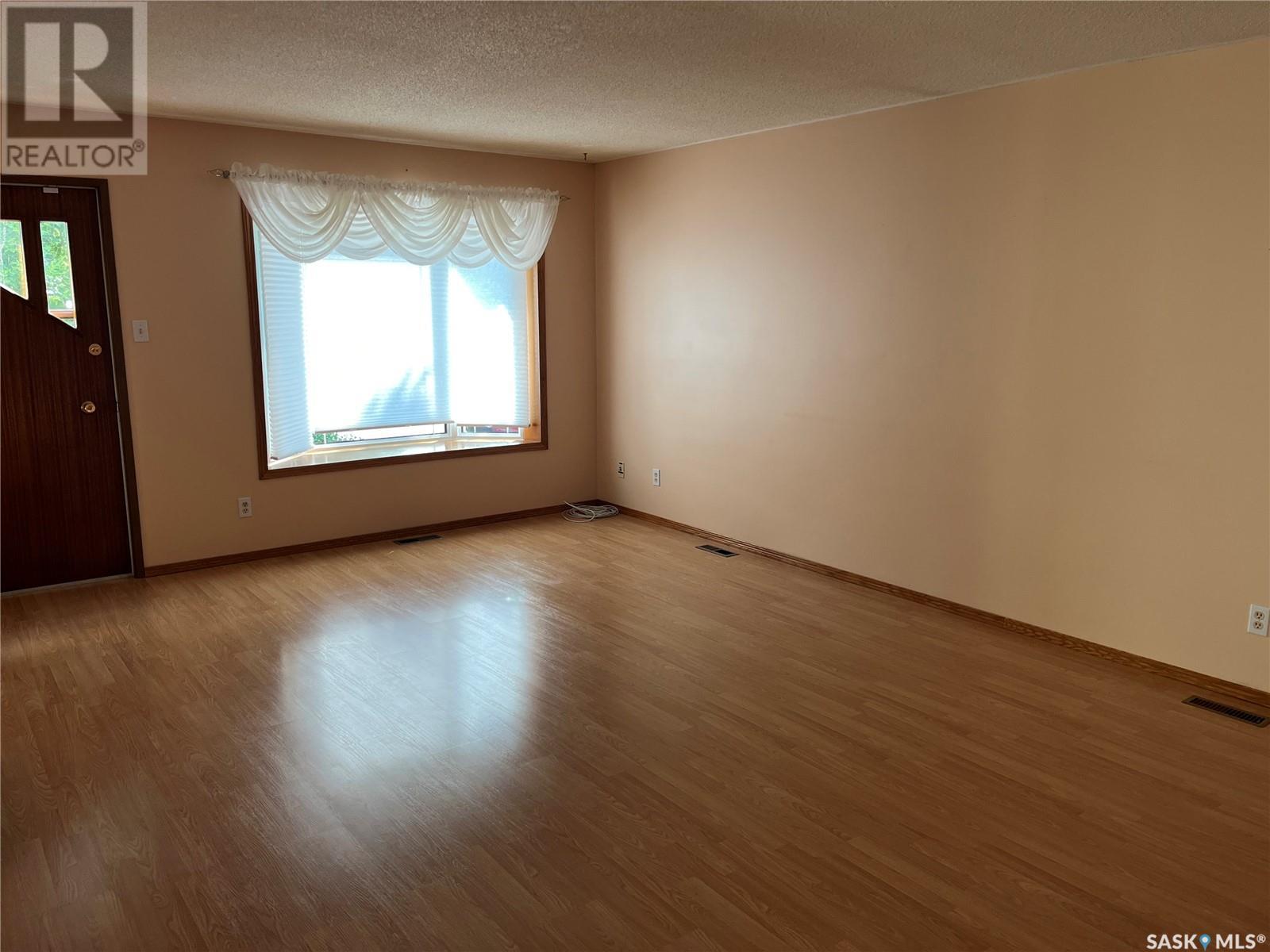 89 1st Street Sw, Wadena, Saskatchewan  S0A 4J0 - Photo 5 - SK014501