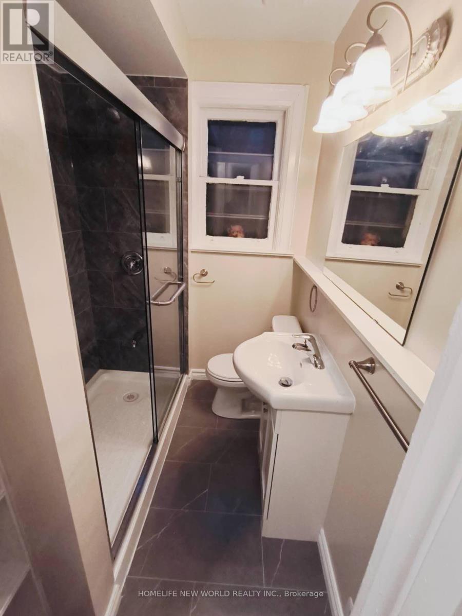 55 Chamberlain U2 Avenue, Toronto, Ontario  M6E 4J9 - Photo 4 - W12323216