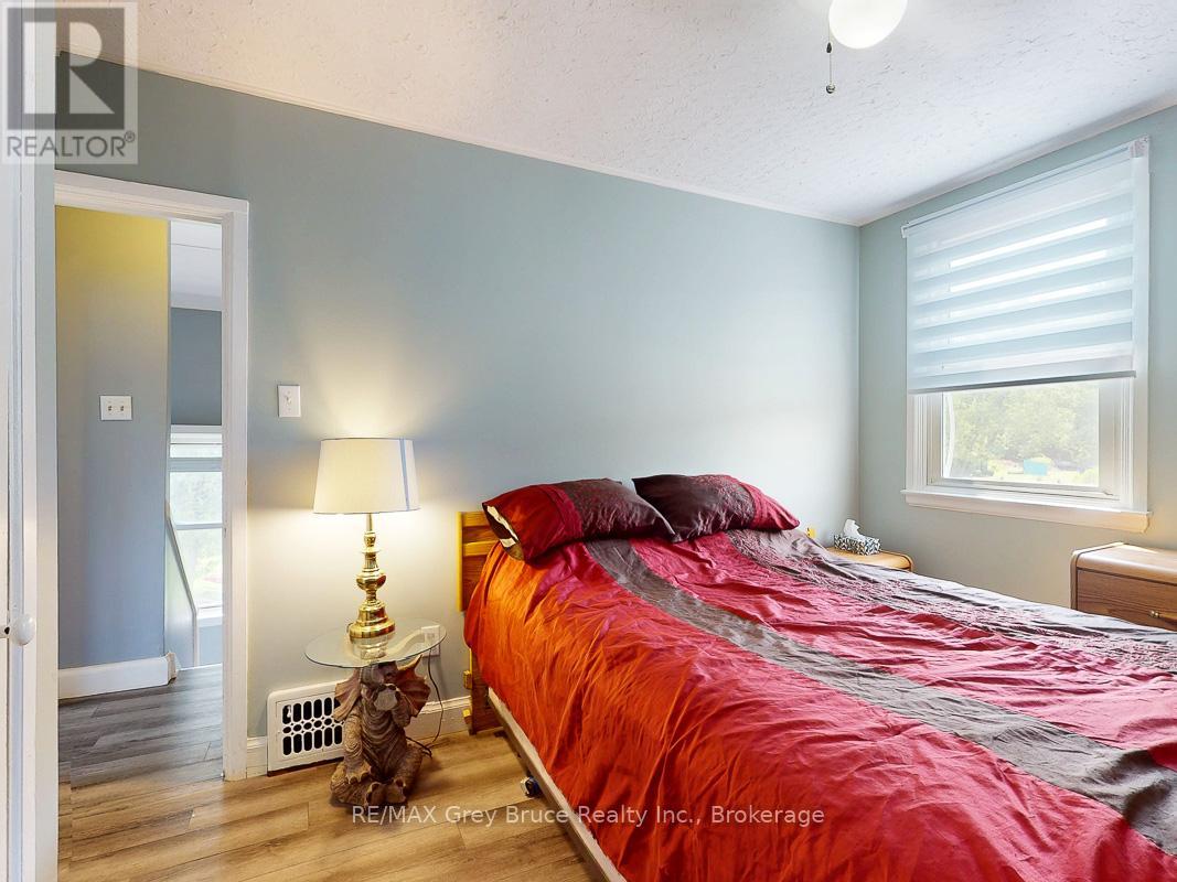864 16th Street W, Georgian Bluffs, Ontario  N4K 6V5 - Photo 30 - X12323263
