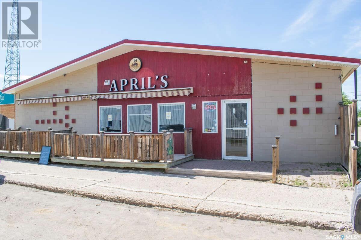 231 Main Street, Central Butte, Saskatchewan  S0H 0T0 - Photo 1 - SK014583