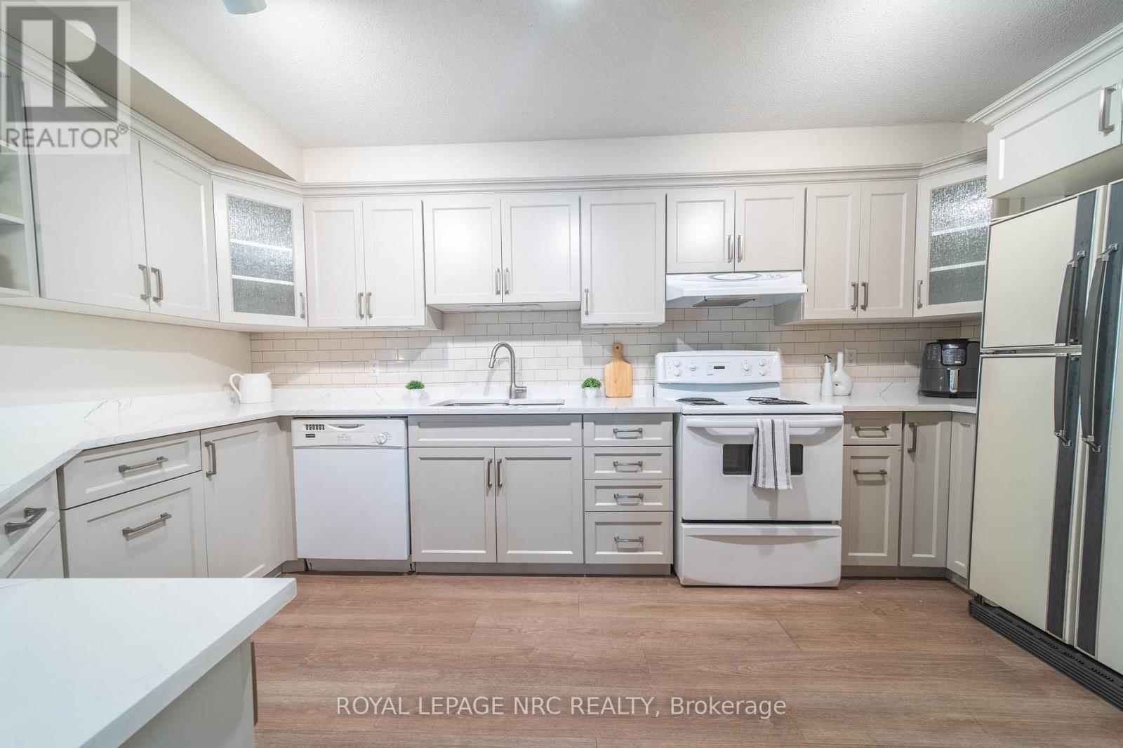 203 - 8111 Forest Glen Drive, Niagara Falls, Ontario  L2H 2Y7 - Photo 2 - X12319872
