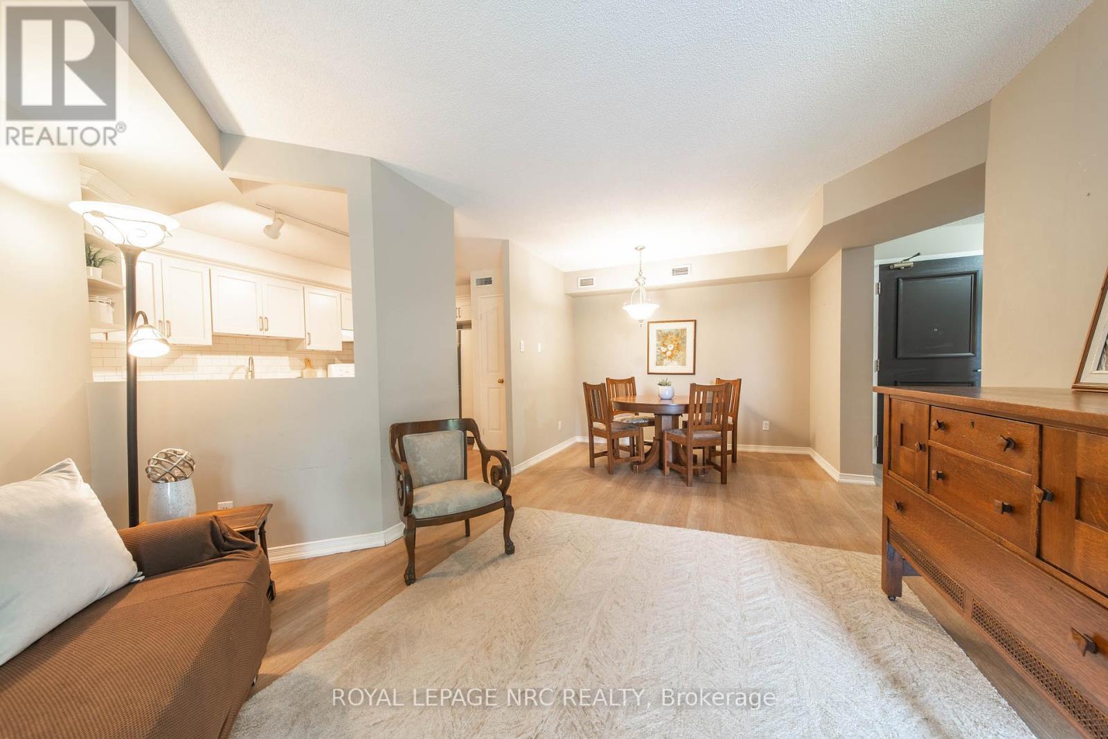 203 - 8111 Forest Glen Drive, Niagara Falls, Ontario  L2H 2Y7 - Photo 5 - X12319872