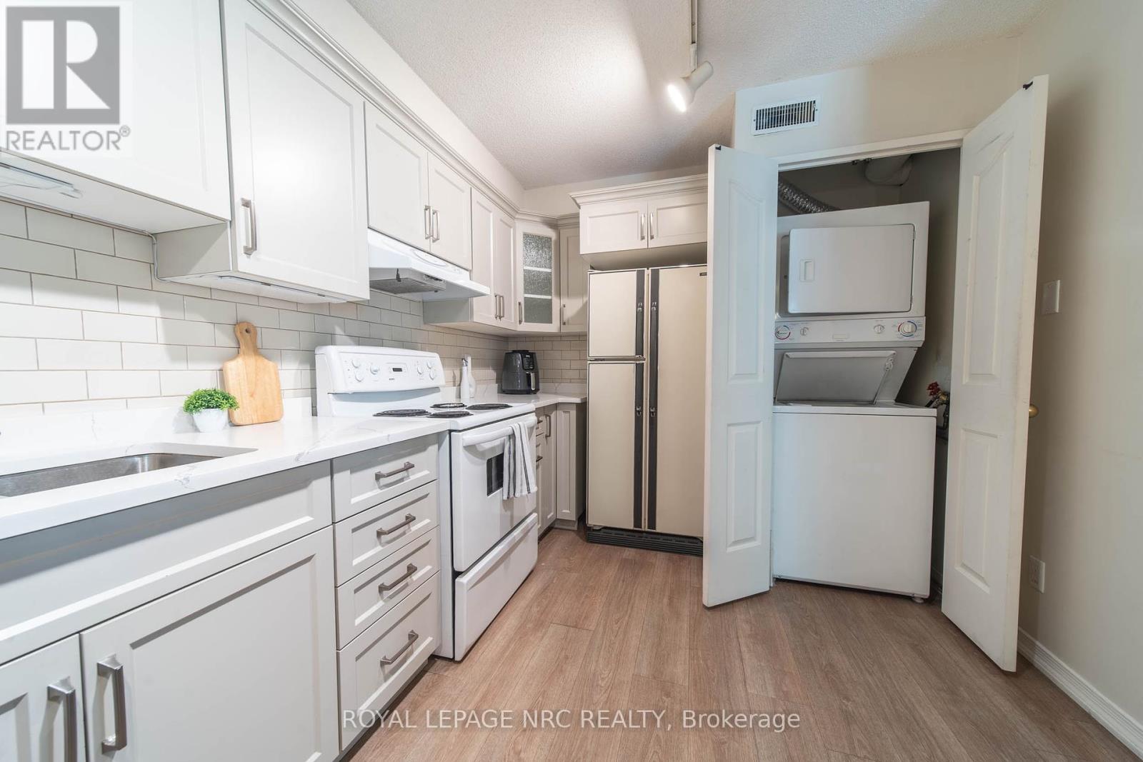 203 - 8111 Forest Glen Drive, Niagara Falls, Ontario  L2H 2Y7 - Photo 4 - X12319872