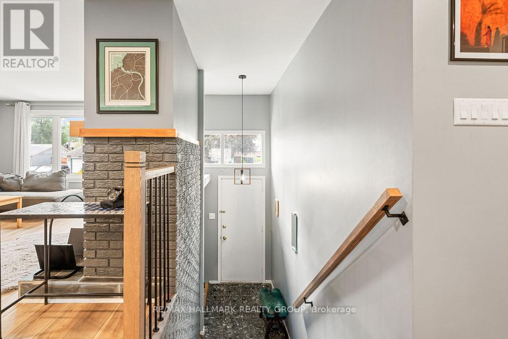 2051 Kings Grove Crescent, Ottawa, Ontario  K1J 6E9 - Photo 2 - X12323301