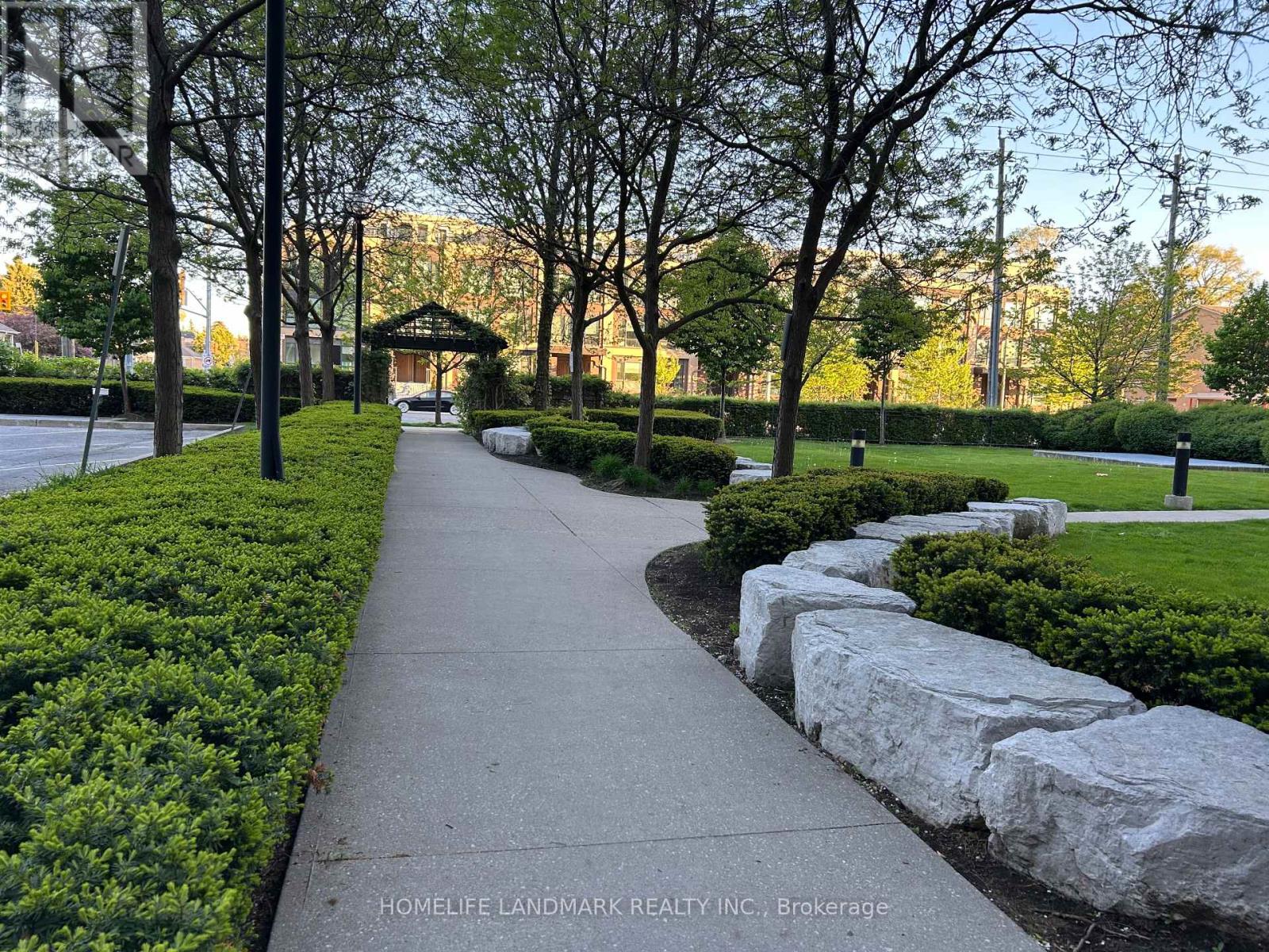 Property at 314 - 650 LAWRENCE AVENUE W image 3
