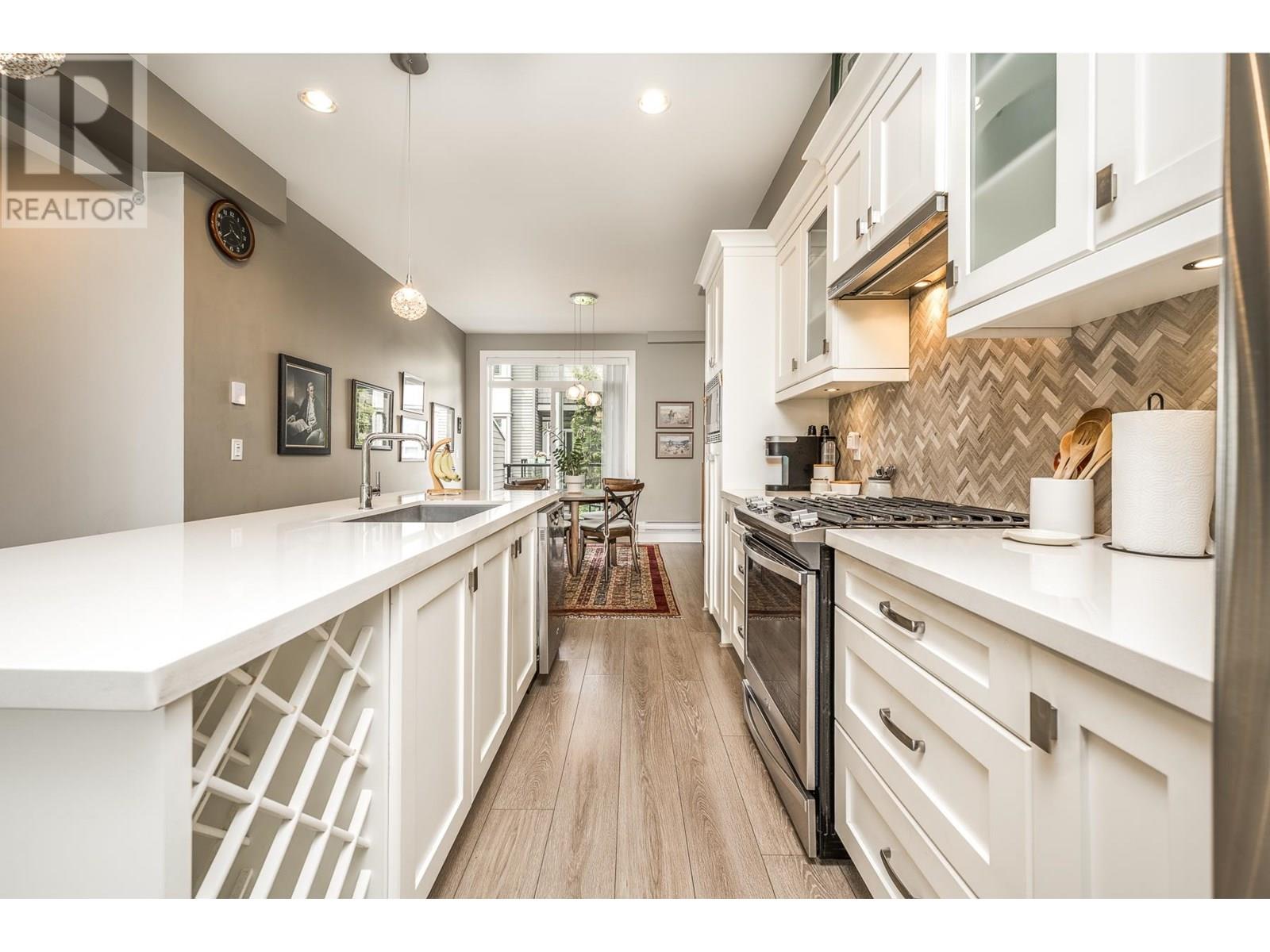 Property at 14 4949 47A AVENUE image 1