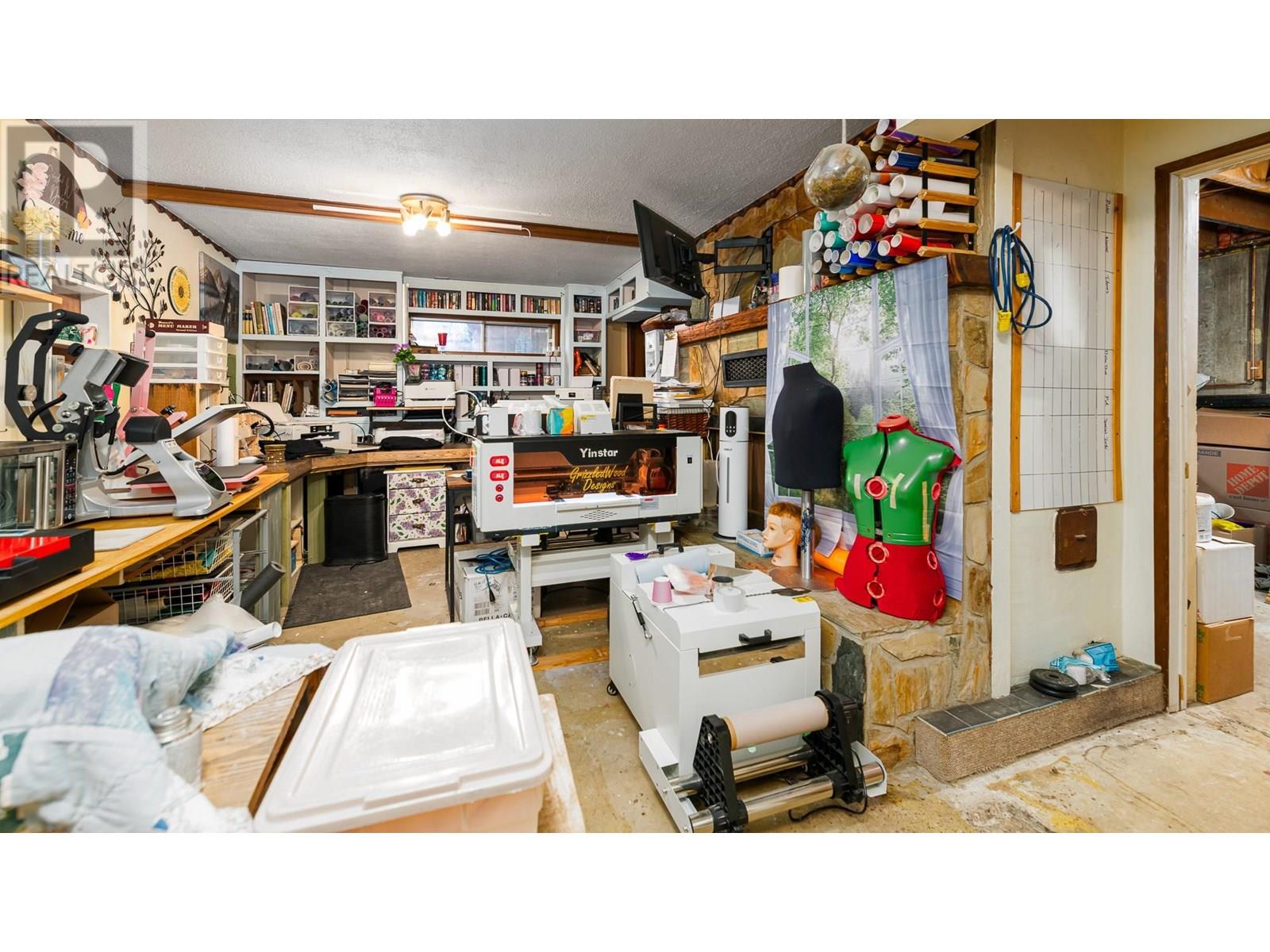 9005 3 & 95 Highway, Yahk, British Columbia  V0B 2P0 - Photo 19 - 10354372