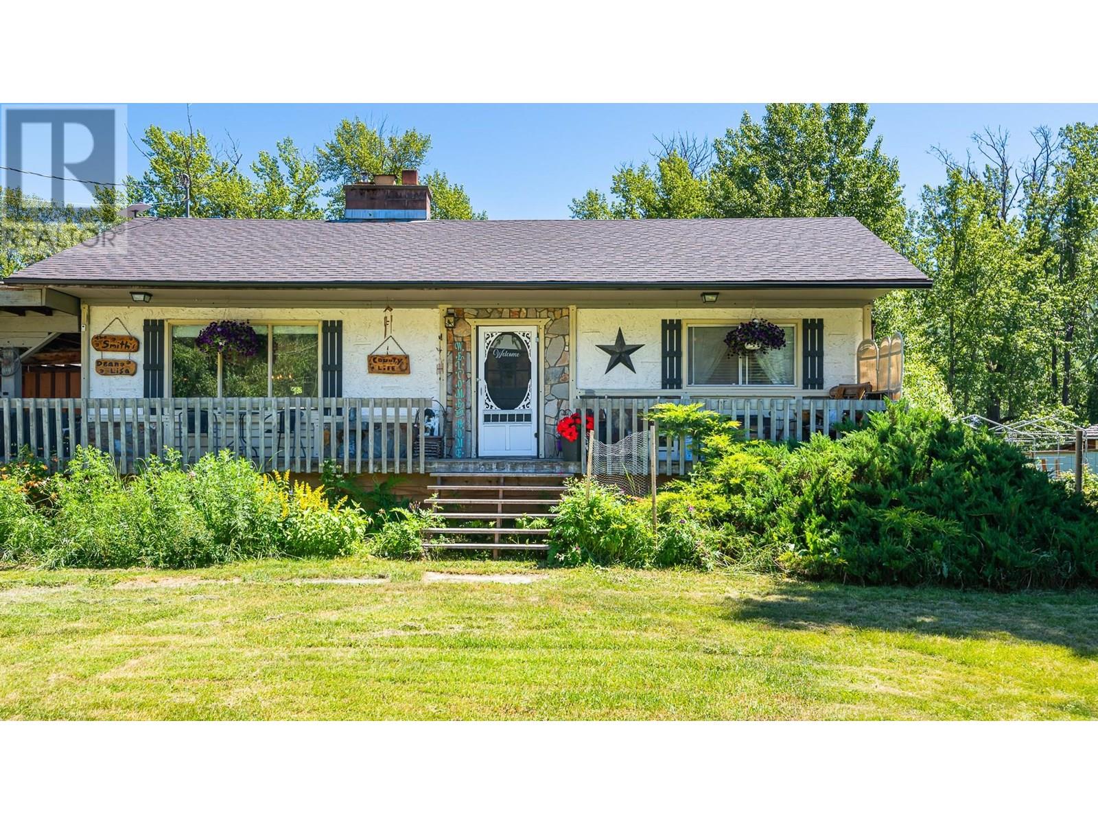 9005 3 & 95 Highway, Yahk, British Columbia  V0B 2P0 - Photo 6 - 10354372