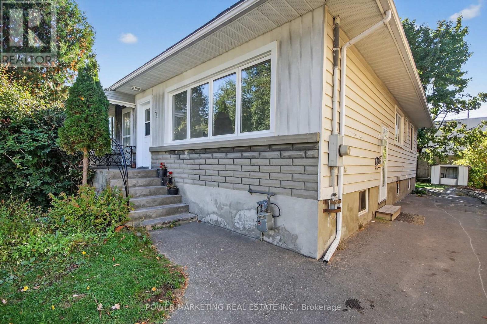 528 Mutual Street, Ottawa, Ontario  K1K 1C6 - Photo 2 - X12323344