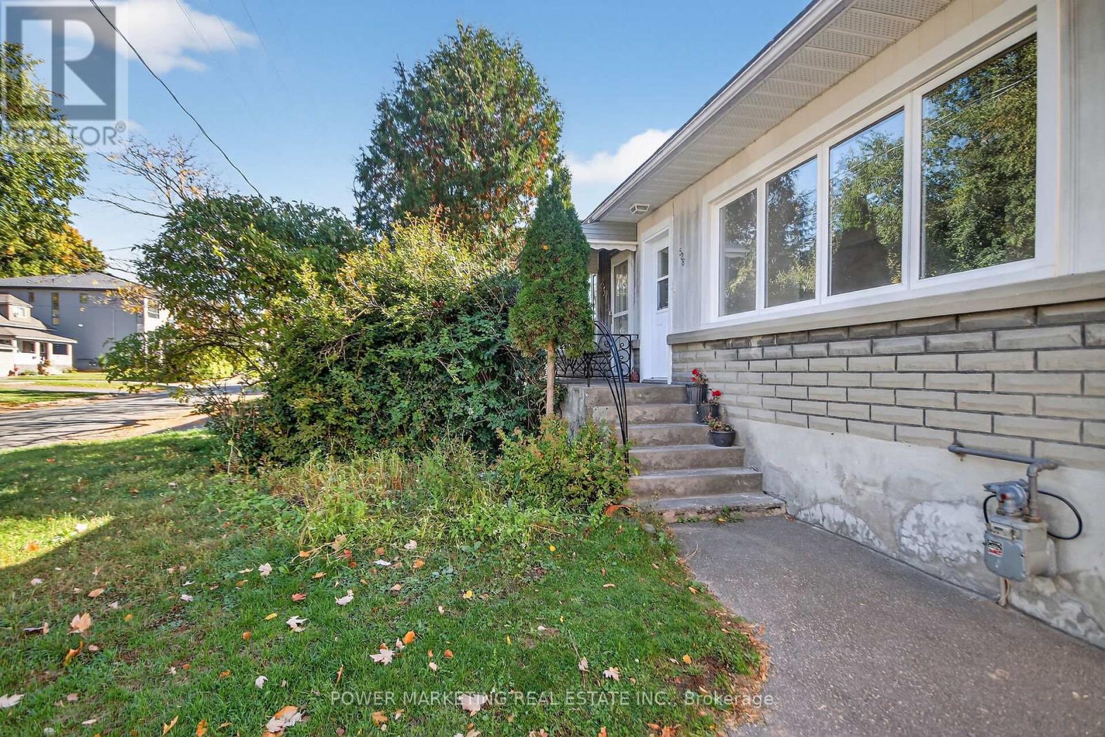 528 Mutual Street, Ottawa, Ontario  K1K 1C6 - Photo 3 - X12323344