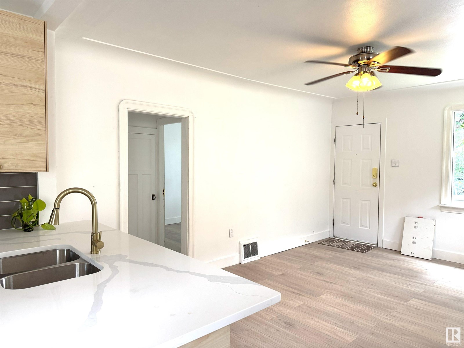 Property at 11840 70 ST NW image 1