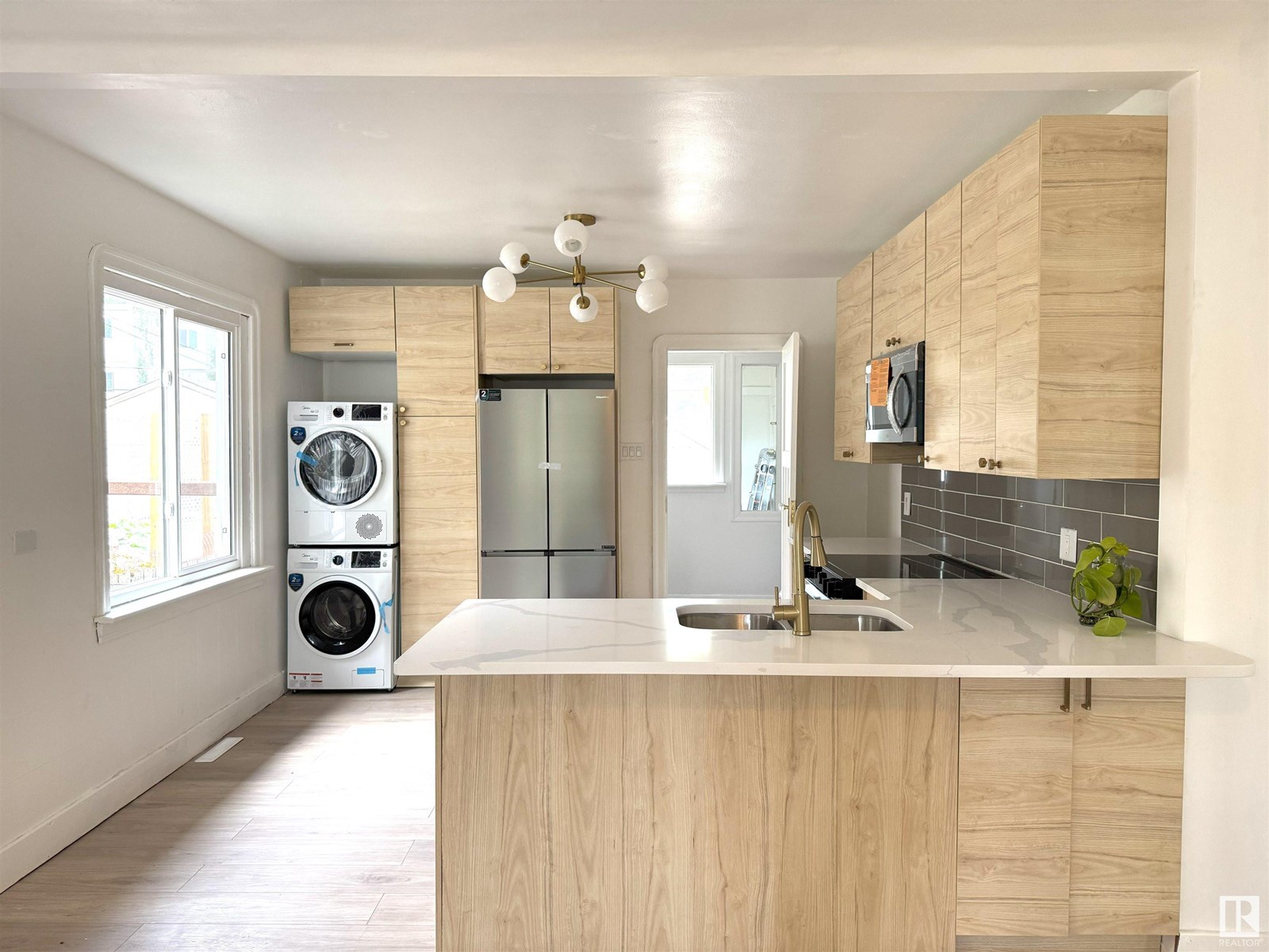 Property at 11840 70 ST NW image 3